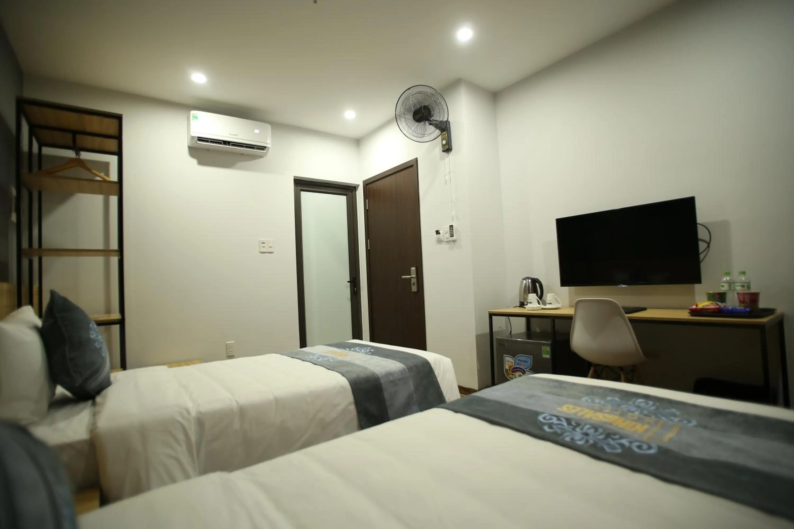 Bed in KingSales Hotel