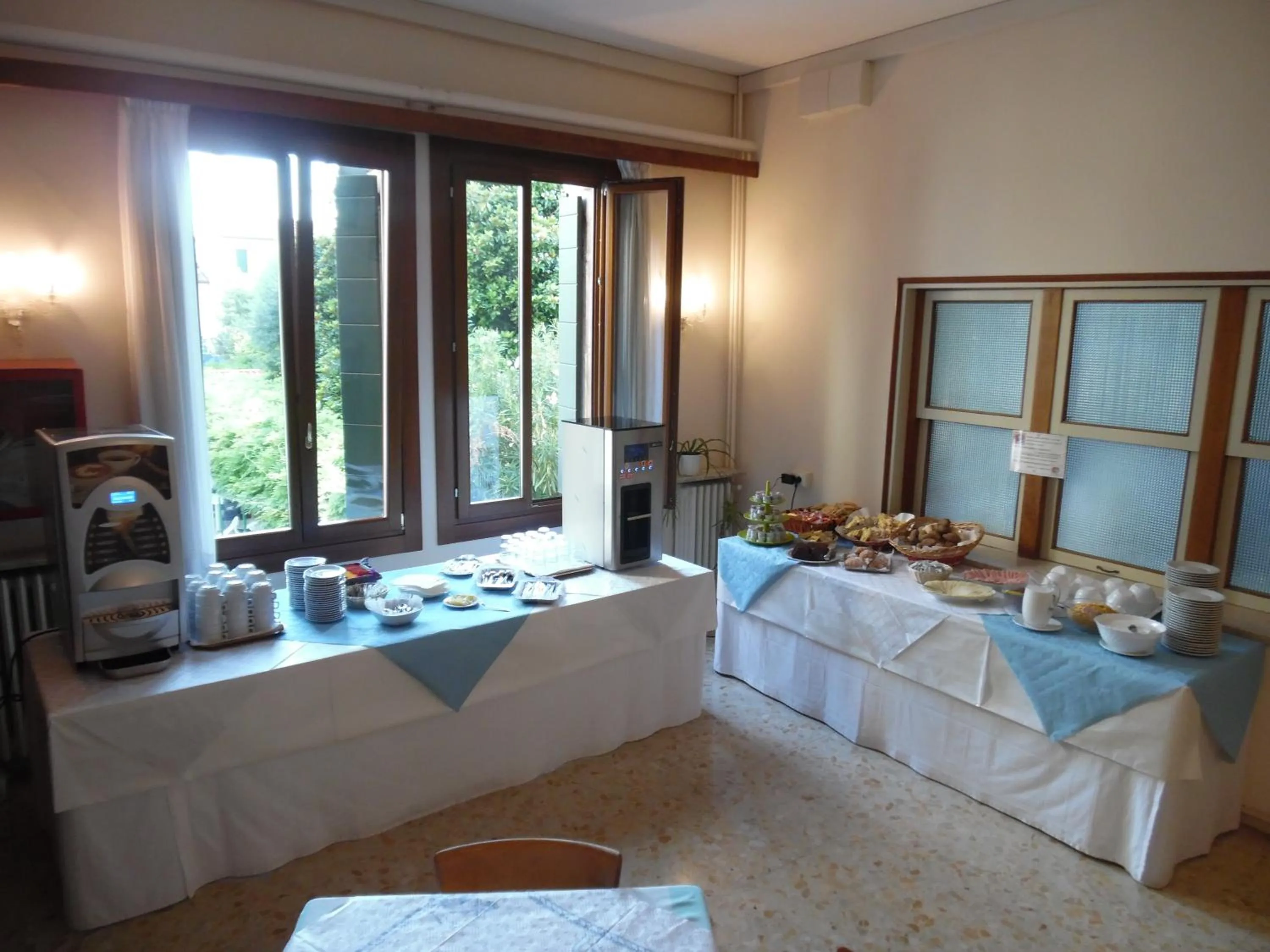 Restaurant/places to eat in Casa Caburlotto