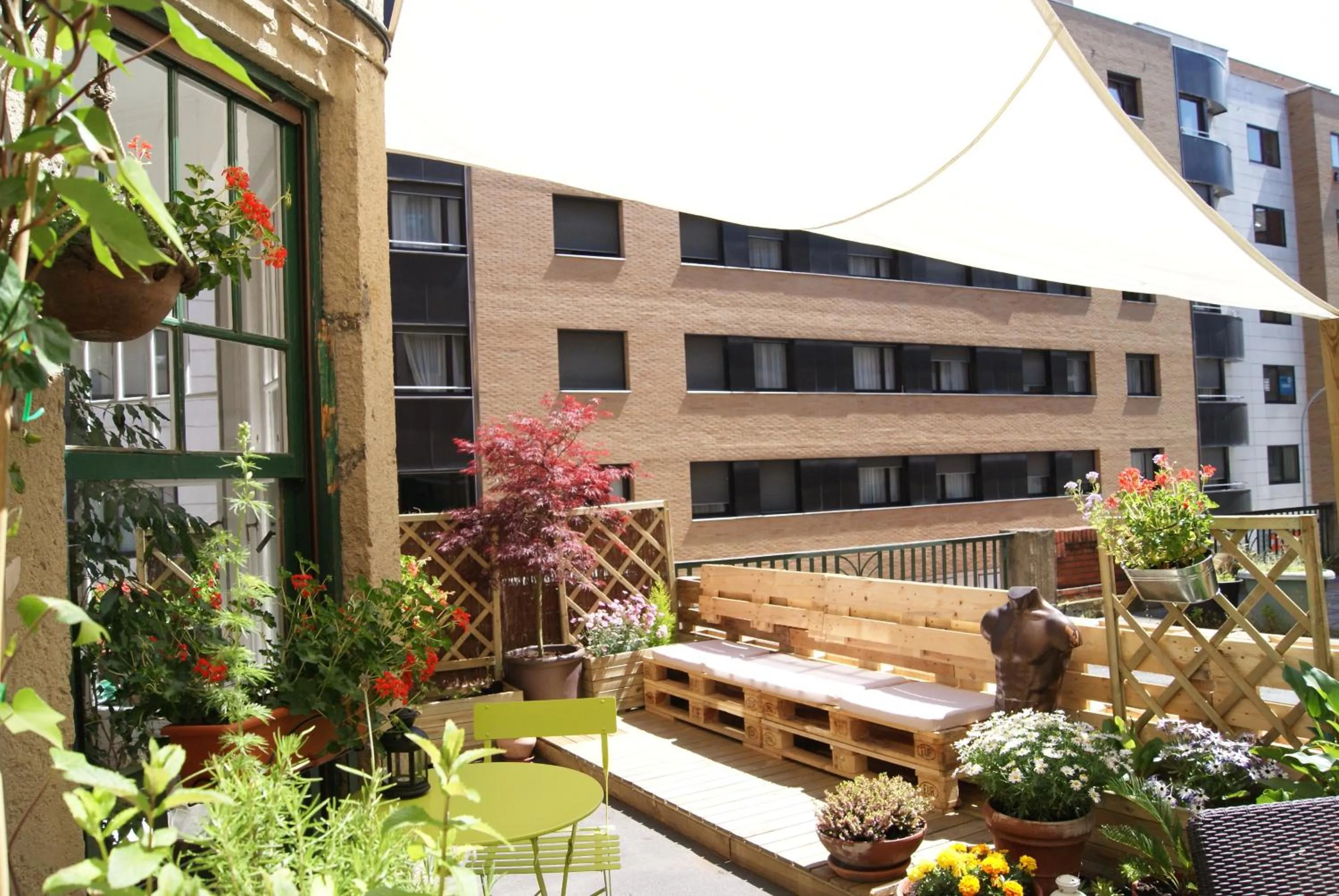 Balcony/Terrace in Aloha Hostel