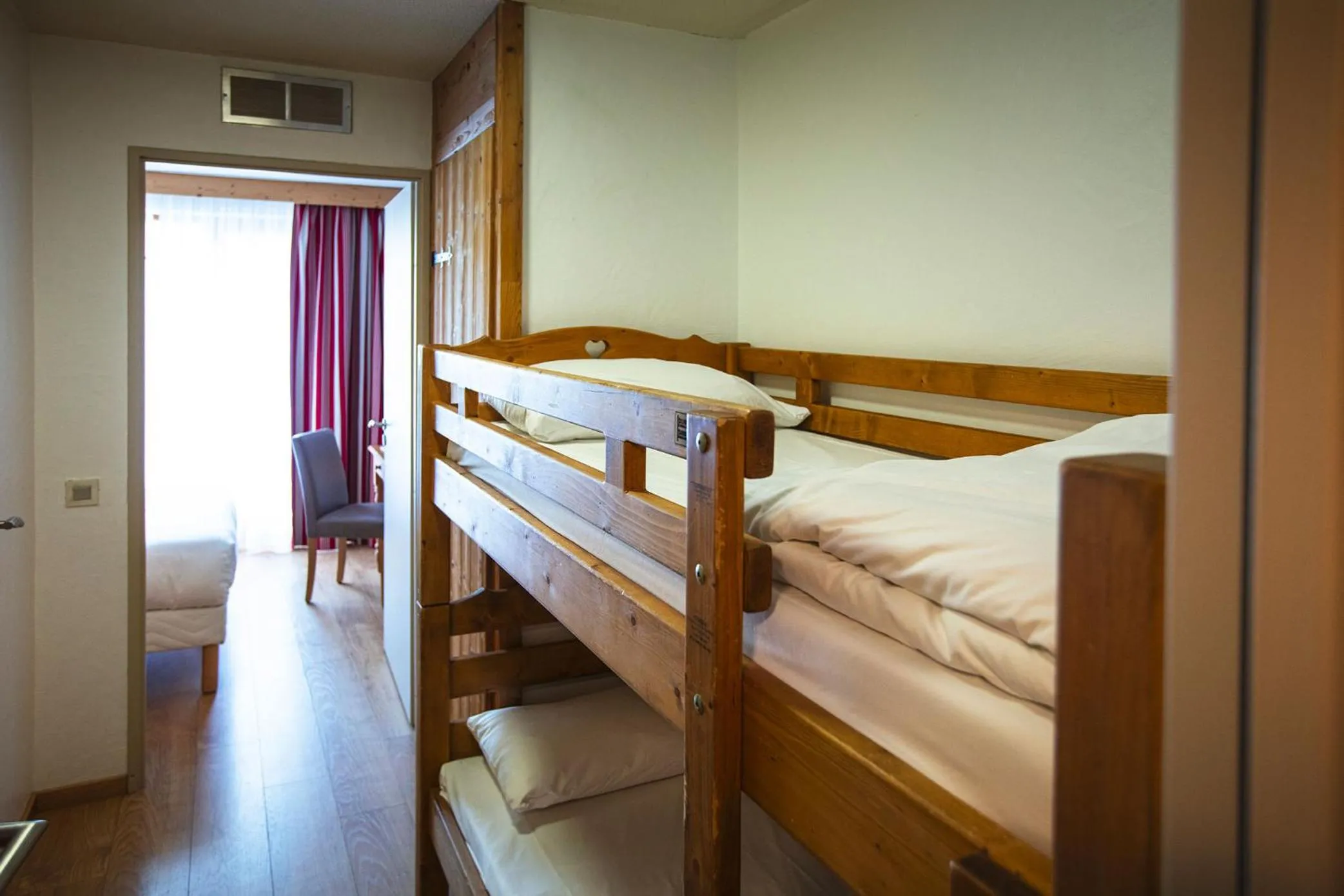 bunk bed, Bed in Hotel Alpen Roc