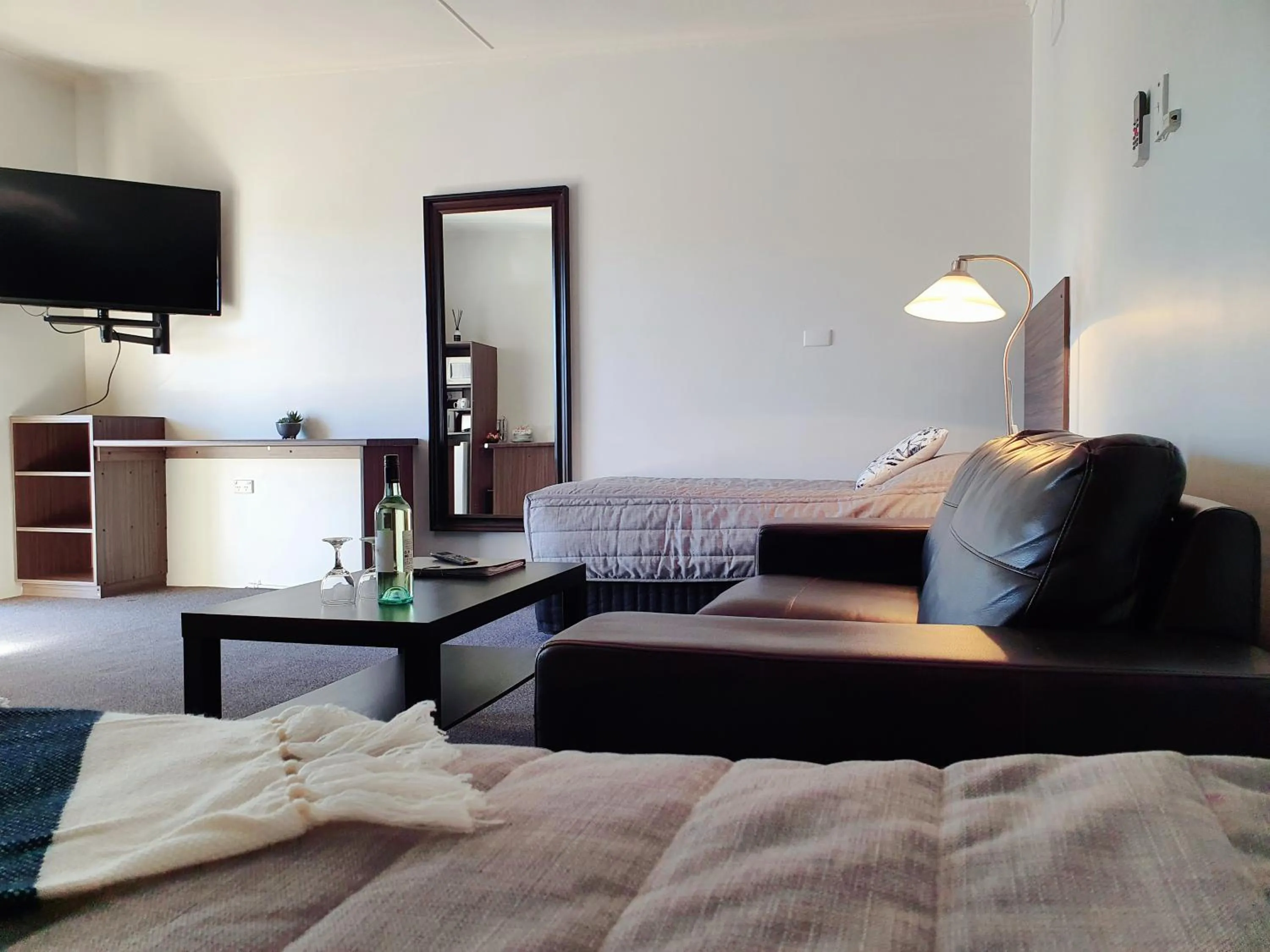 TV and multimedia, Bed in Motel Riverbend