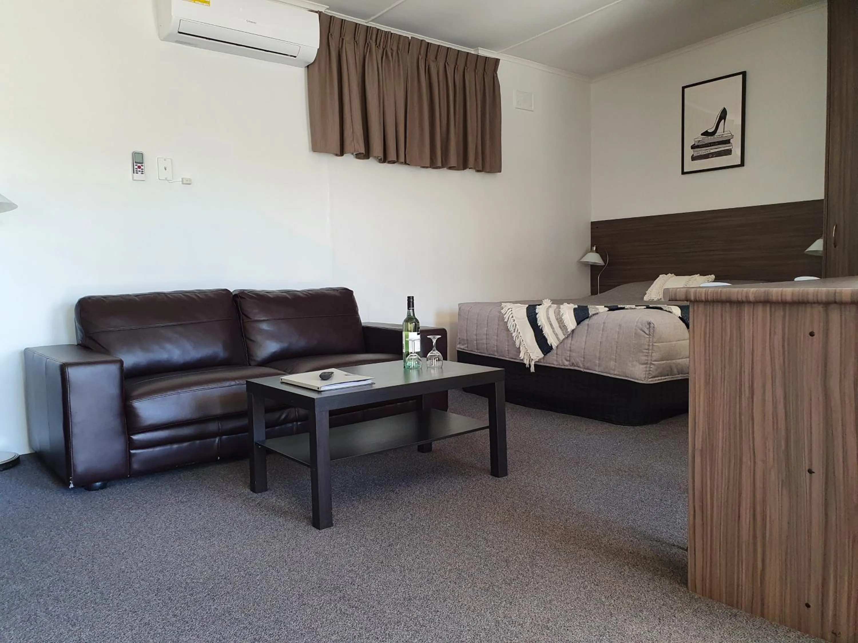 Seating area in Motel Riverbend