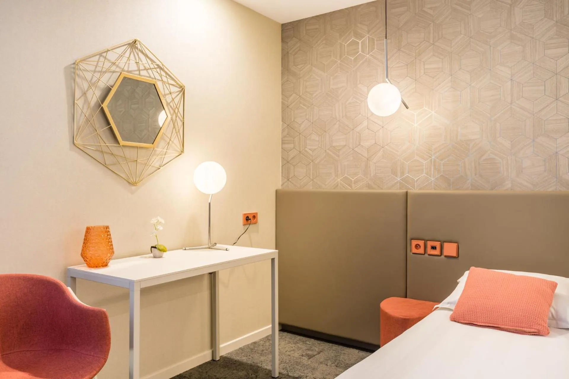 Bed in Hôtel Restaurant du Château de la Tour