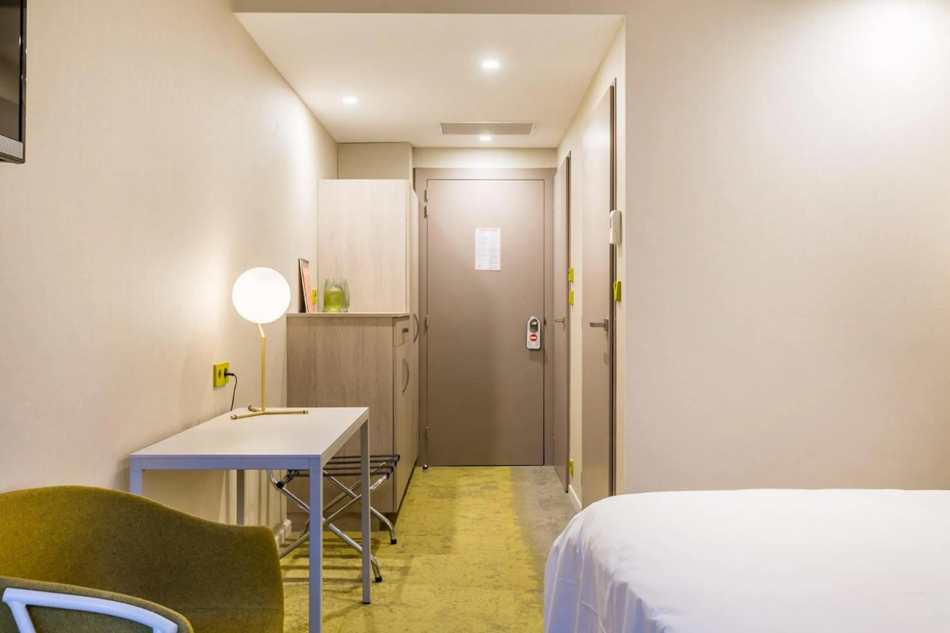 Bed in Hôtel Restaurant du Château de la Tour