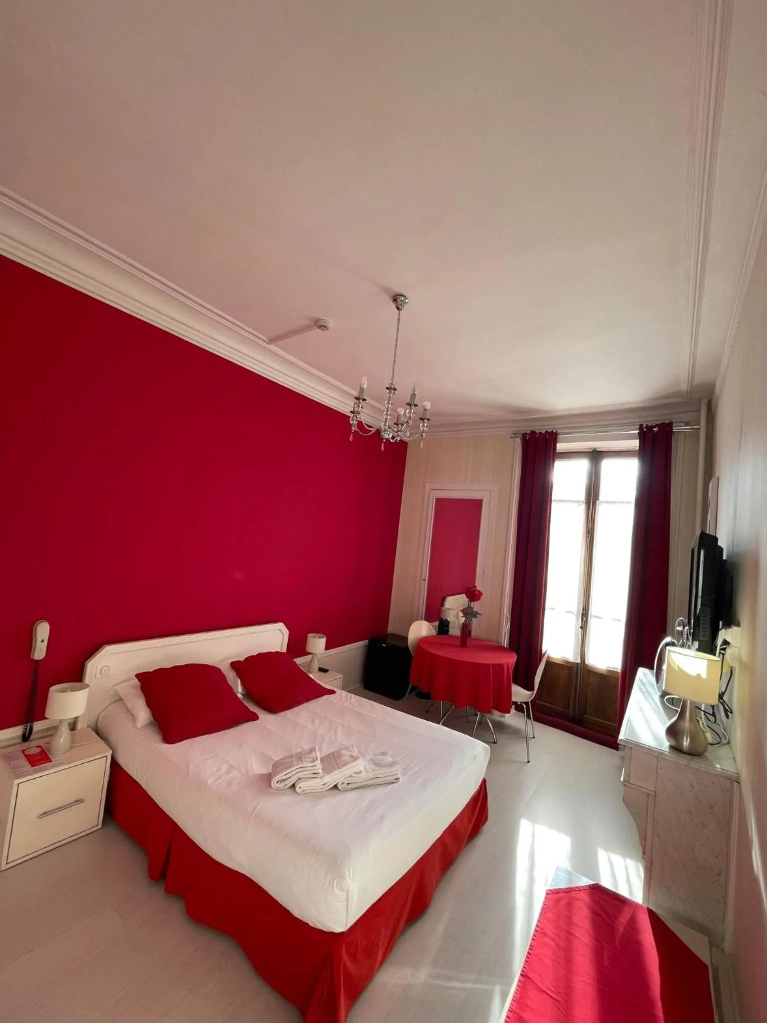 Photo of the whole room, Bed in Authentic by Balladins, Hôtel Le Carré d'Aix