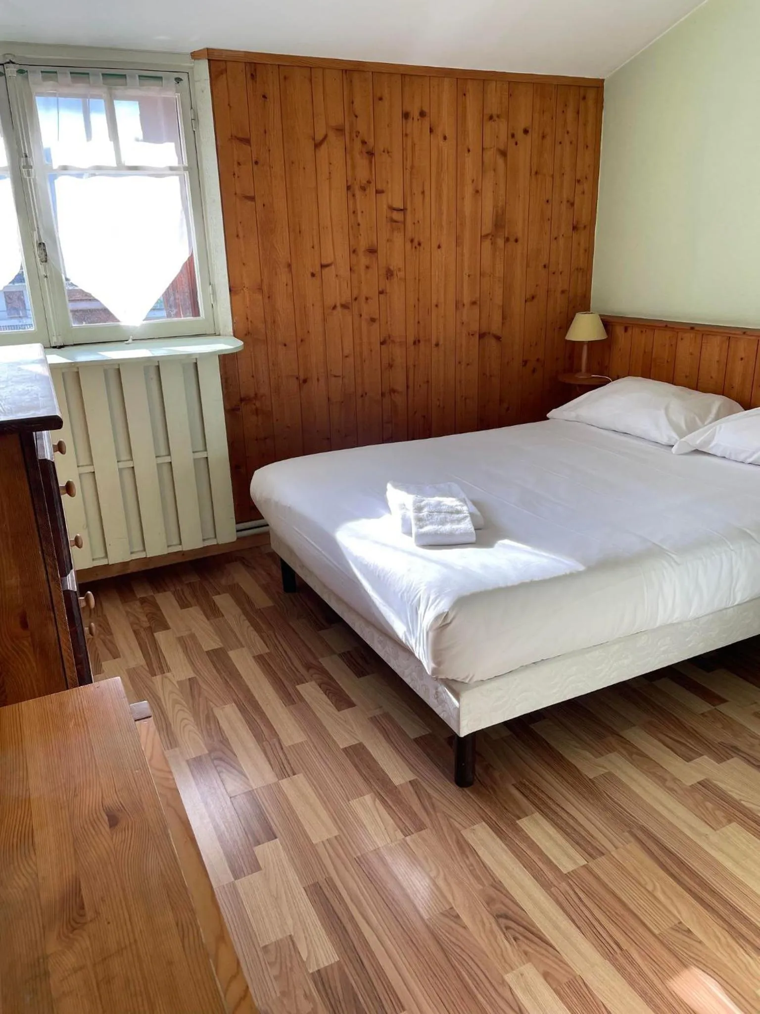 Photo of the whole room, Bed in Authentic by Balladins, Hôtel Le Carré d'Aix