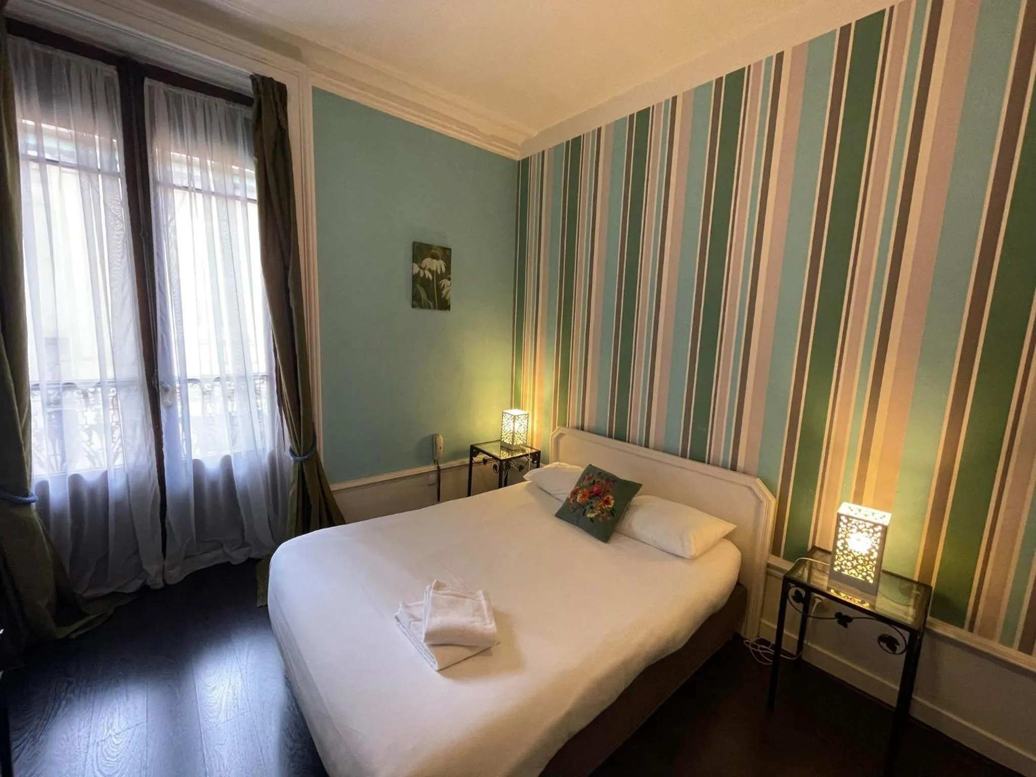 Bed in Authentic by Balladins, Hôtel Le Carré d'Aix