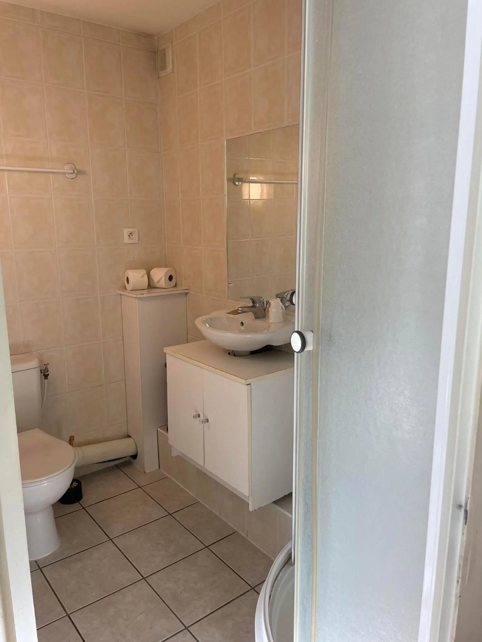 Bathroom in Authentic by Balladins, Hôtel Le Carré d'Aix