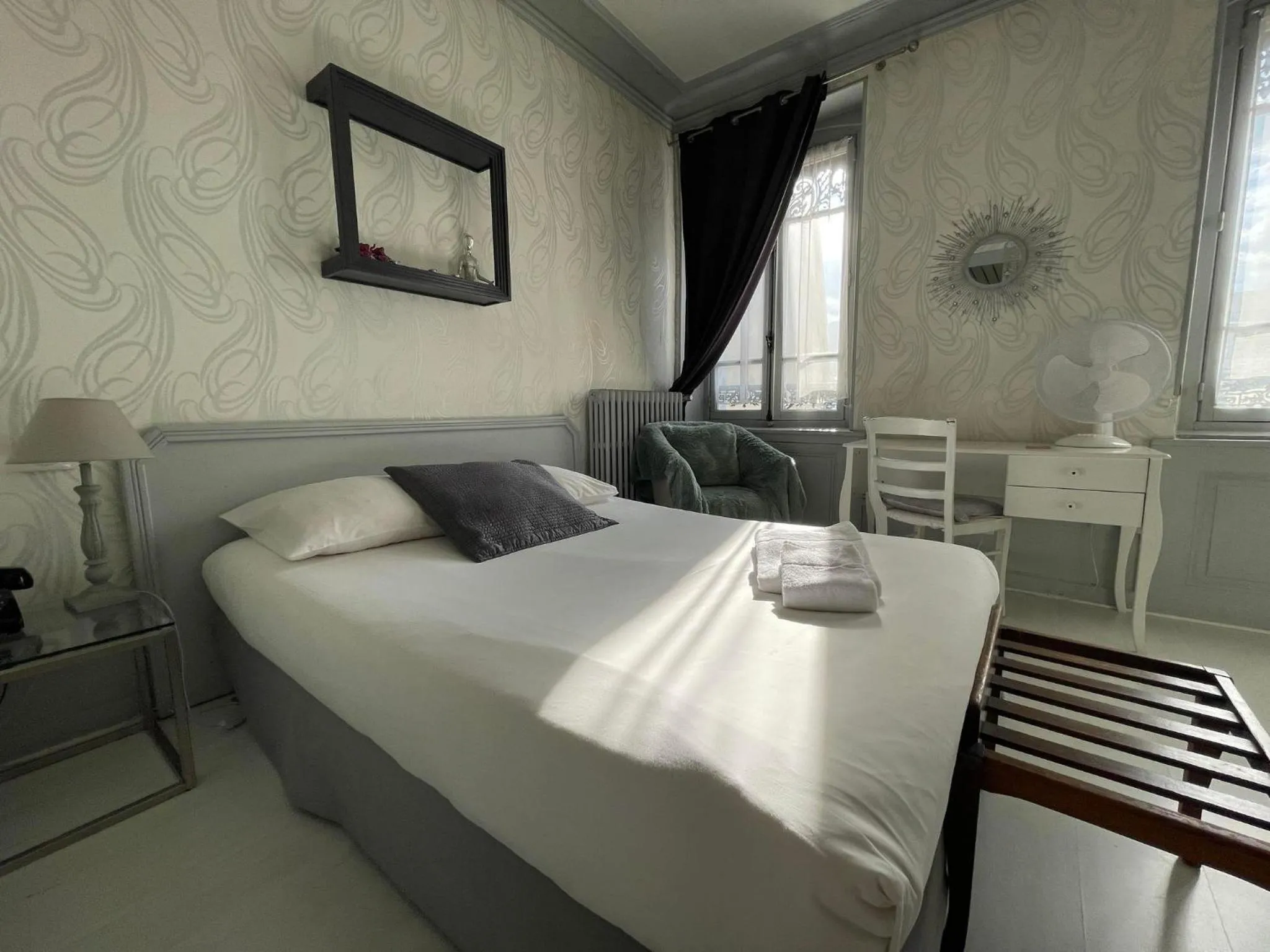 Bed in Authentic by Balladins, Hôtel Le Carré d'Aix