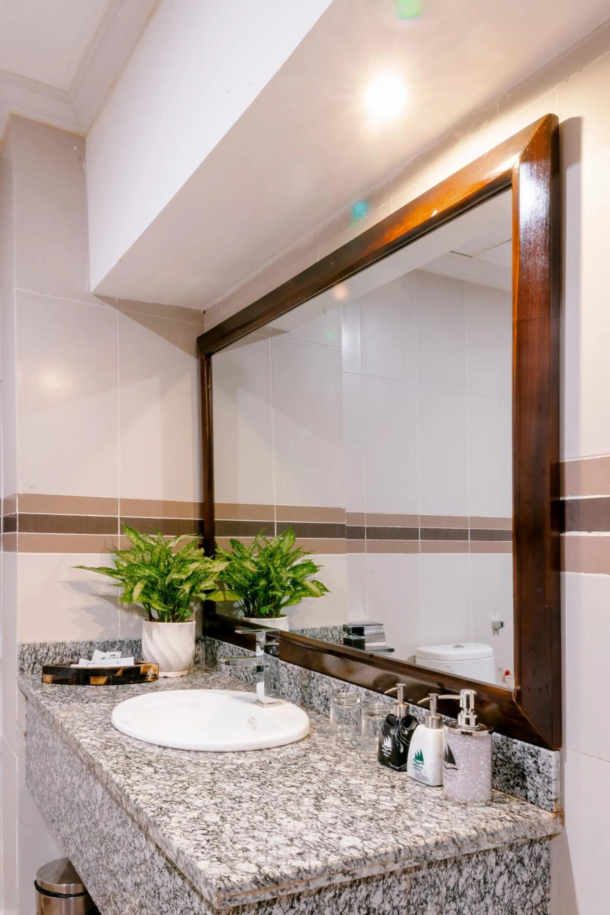 Bathroom in White Palace Thai Binh Hotel