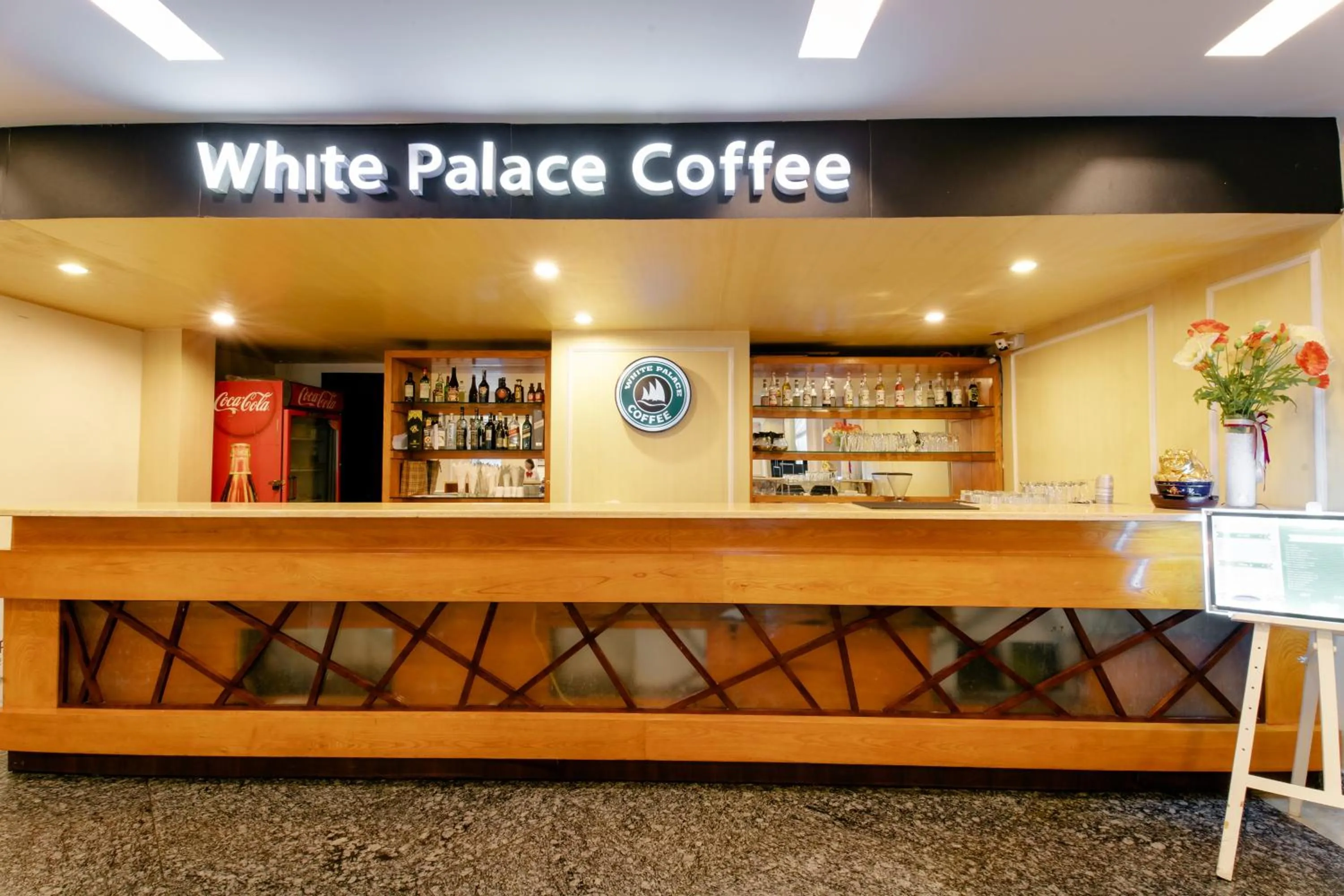 Restaurant/places to eat in White Palace Thai Binh Hotel