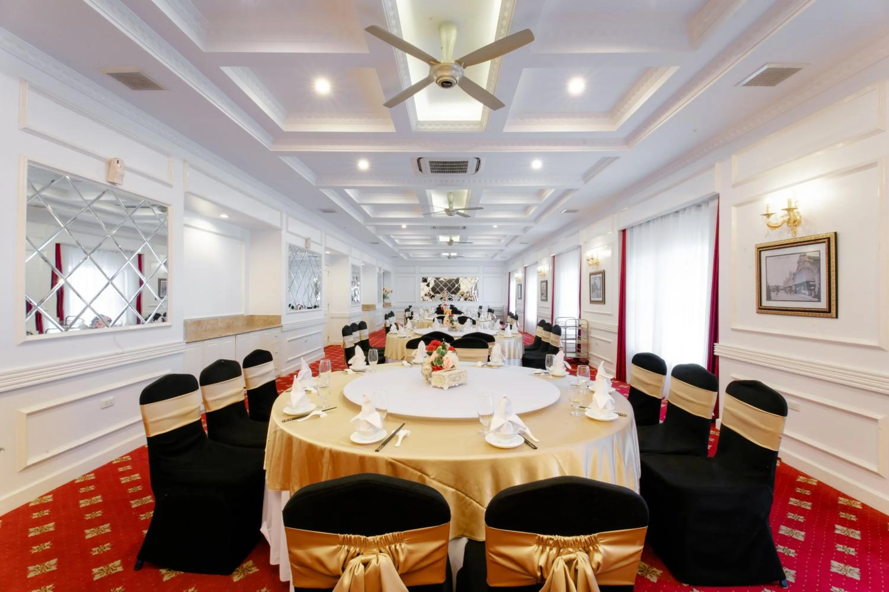 Restaurant/places to eat in White Palace Thai Binh Hotel
