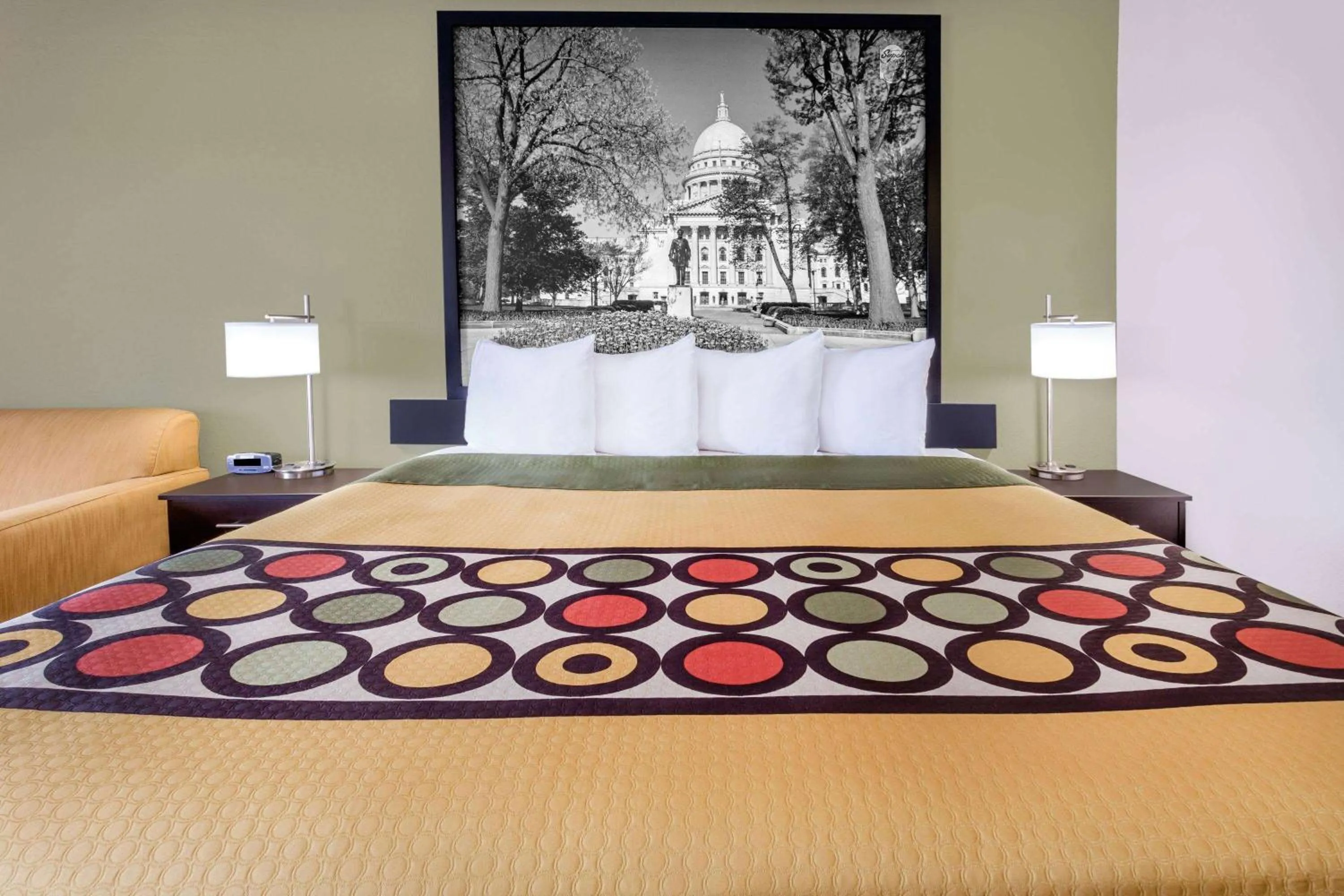 Photo of the whole room, Bed in Super 8 by Wyndham Madison South