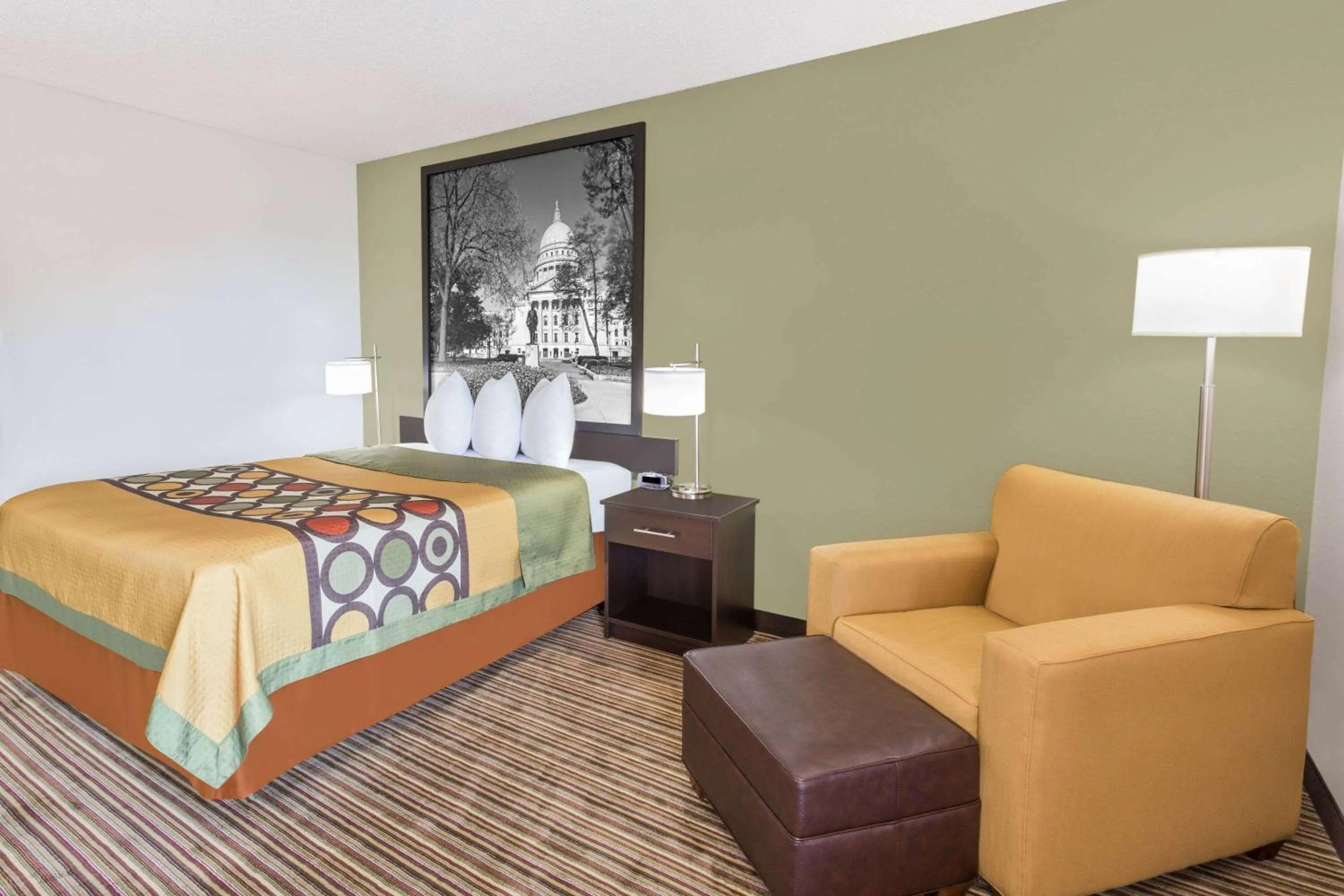 Photo of the whole room, Bed in Super 8 by Wyndham Madison South