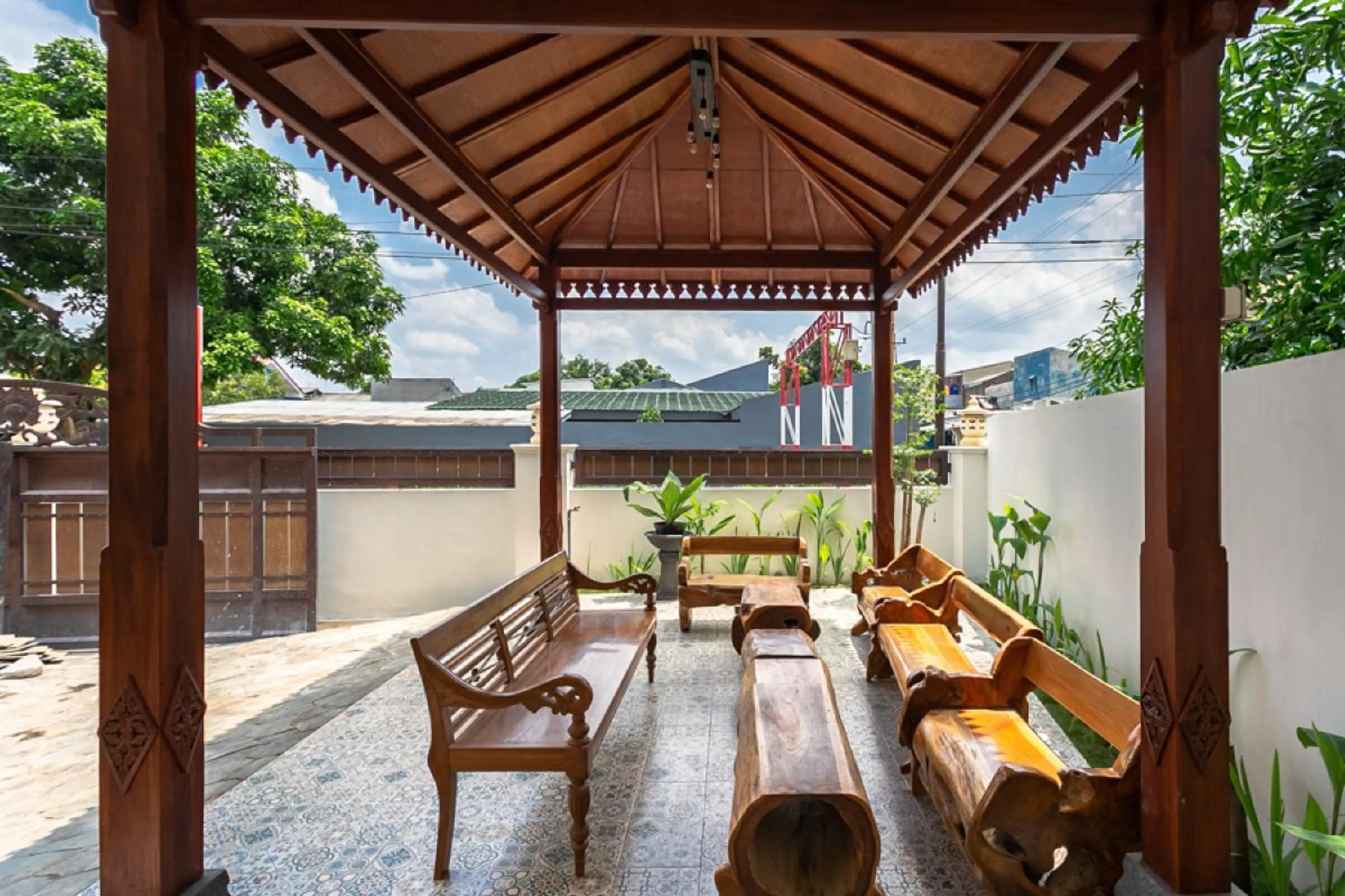 Patio in RedDoorz Syariah near Exit Toll Banyumanik Semarang