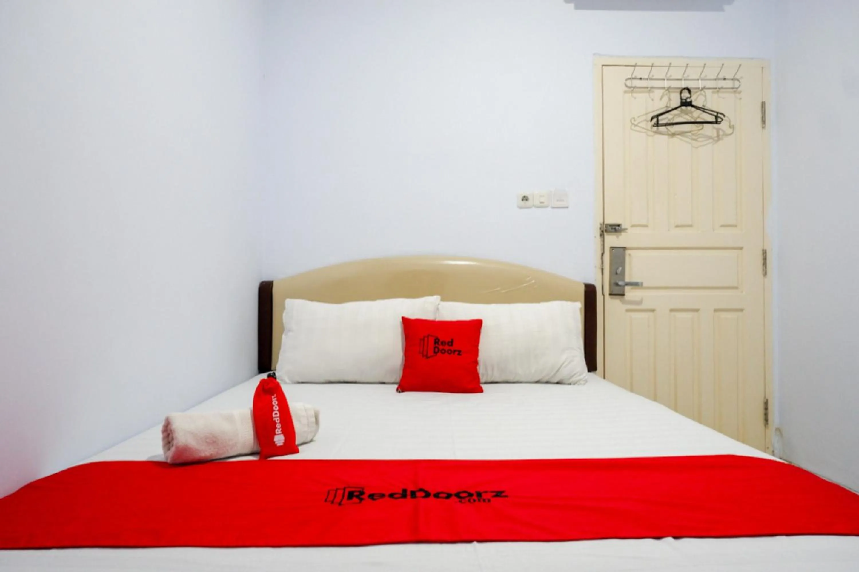 Bedroom, Bed in RedDoorz @ Hotel Bravo Pantai Kamali Bau Bau
