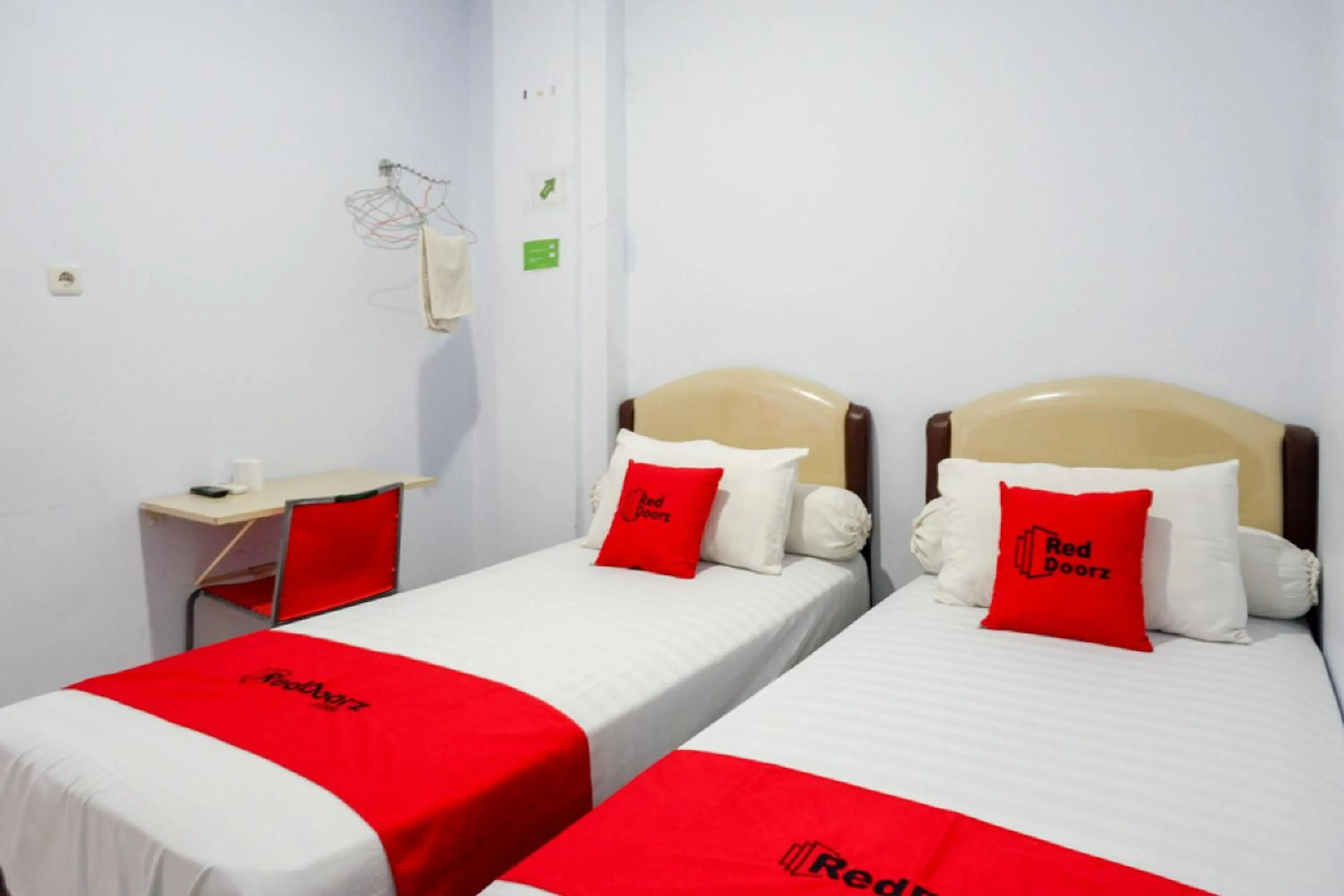 Bed in RedDoorz @ Hotel Bravo Pantai Kamali Bau Bau
