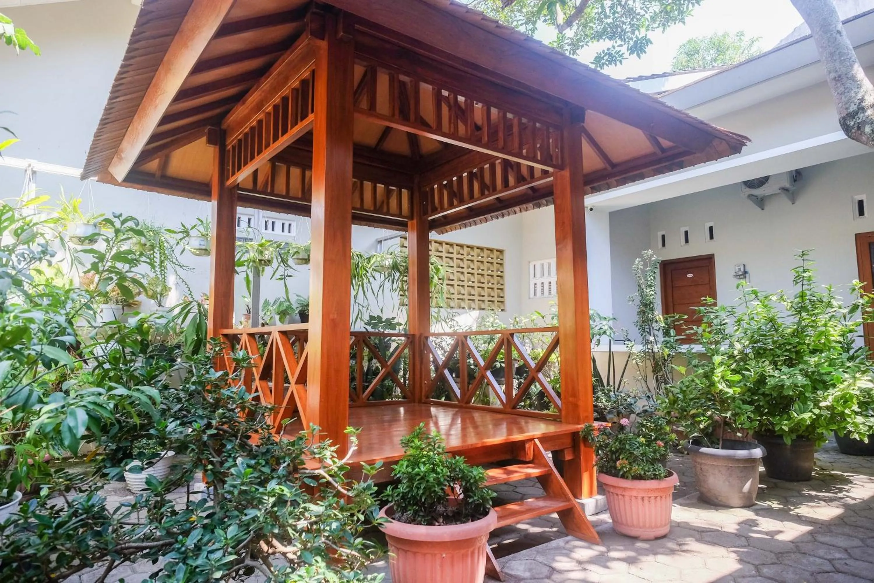 Patio in RedDoorz Syariah near Pascasarjana UGM 3