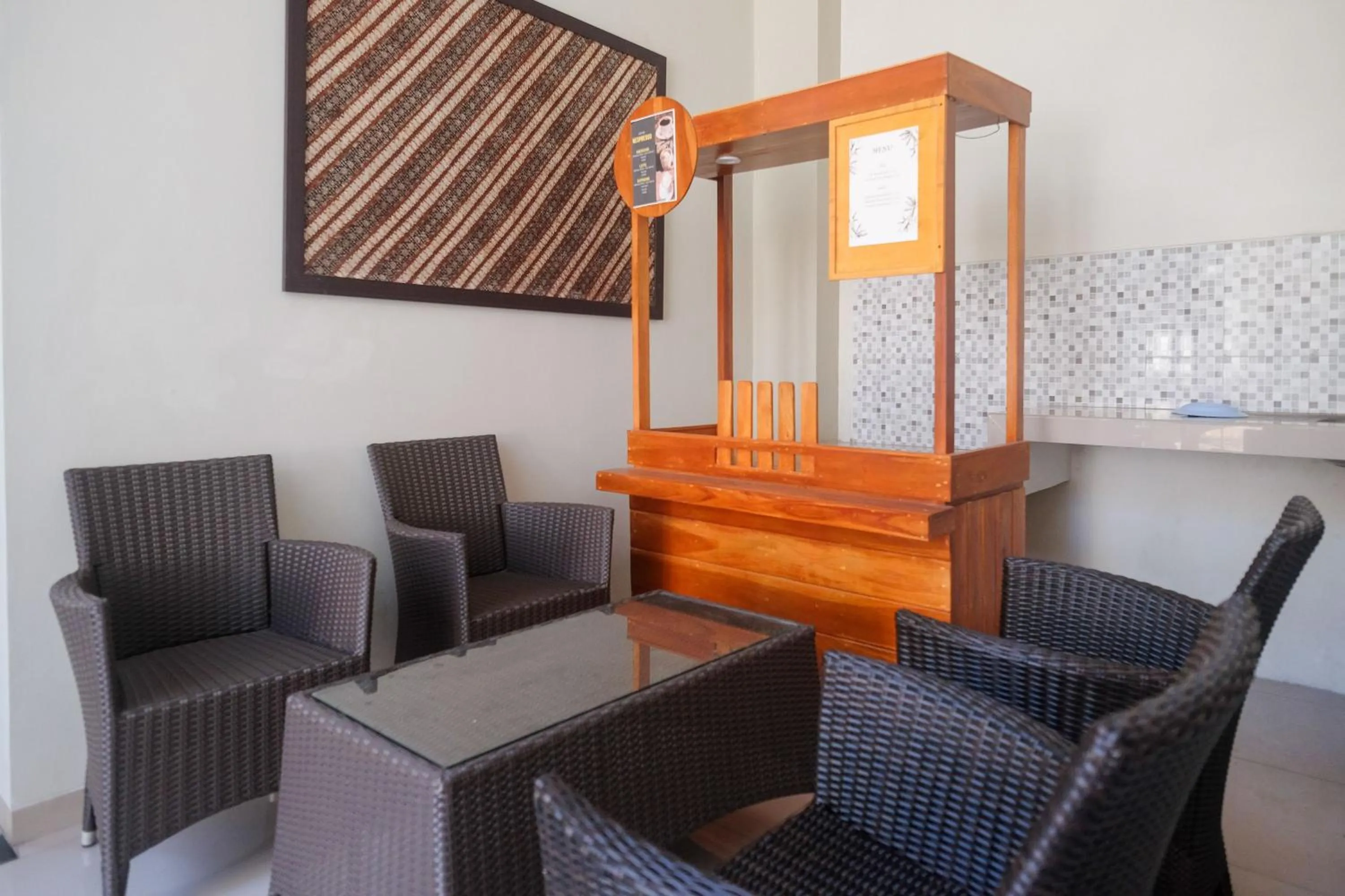 Seating area in RedDoorz Syariah near Pascasarjana UGM 3