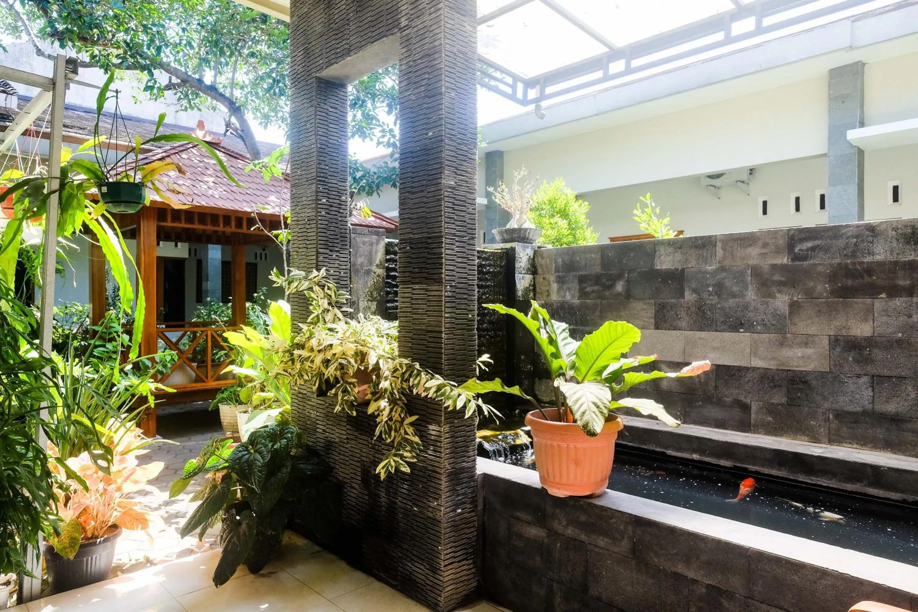 Garden view in RedDoorz Syariah near Pascasarjana UGM 3