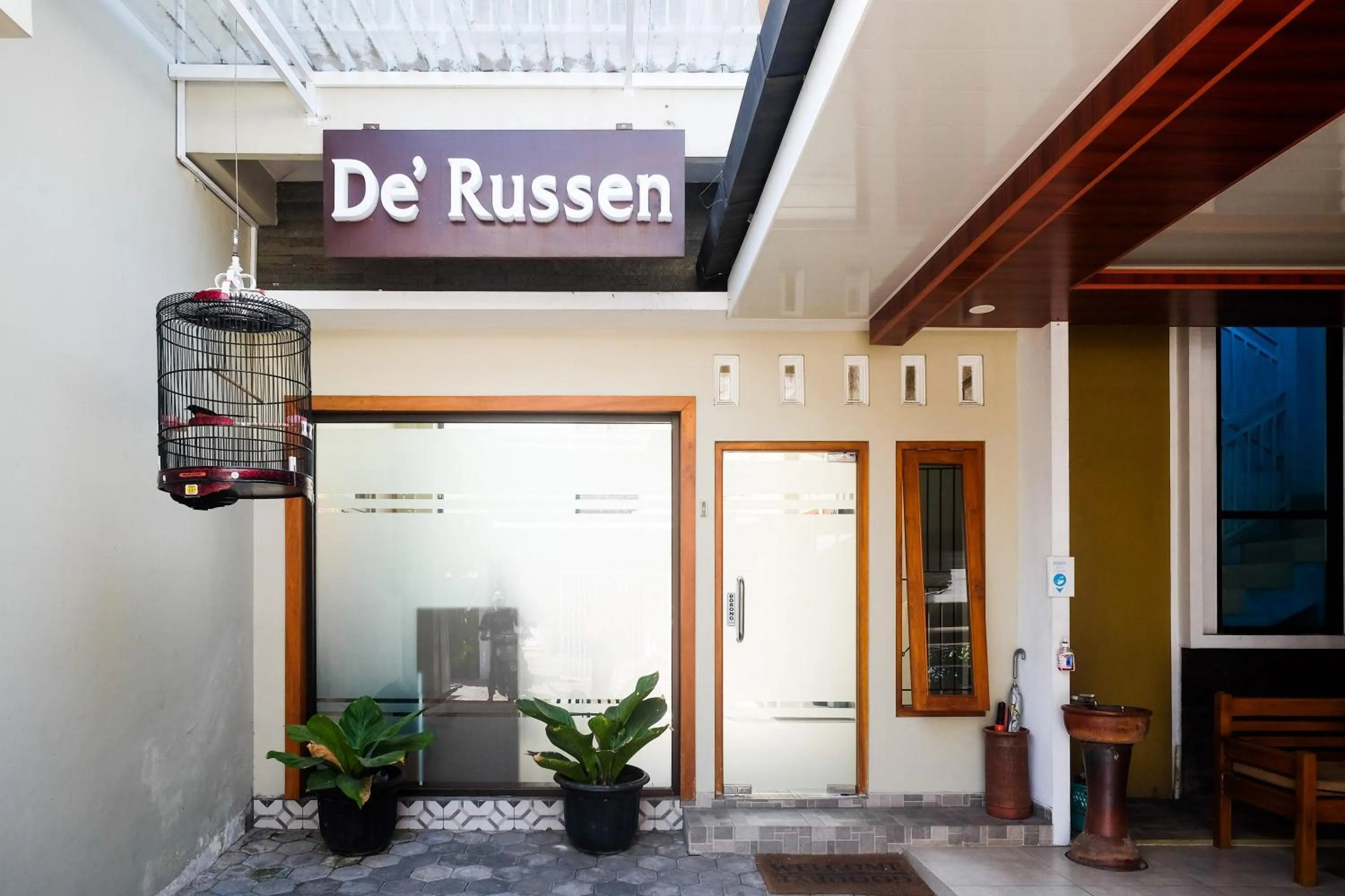 Facade/entrance in RedDoorz Syariah near Pascasarjana UGM 3