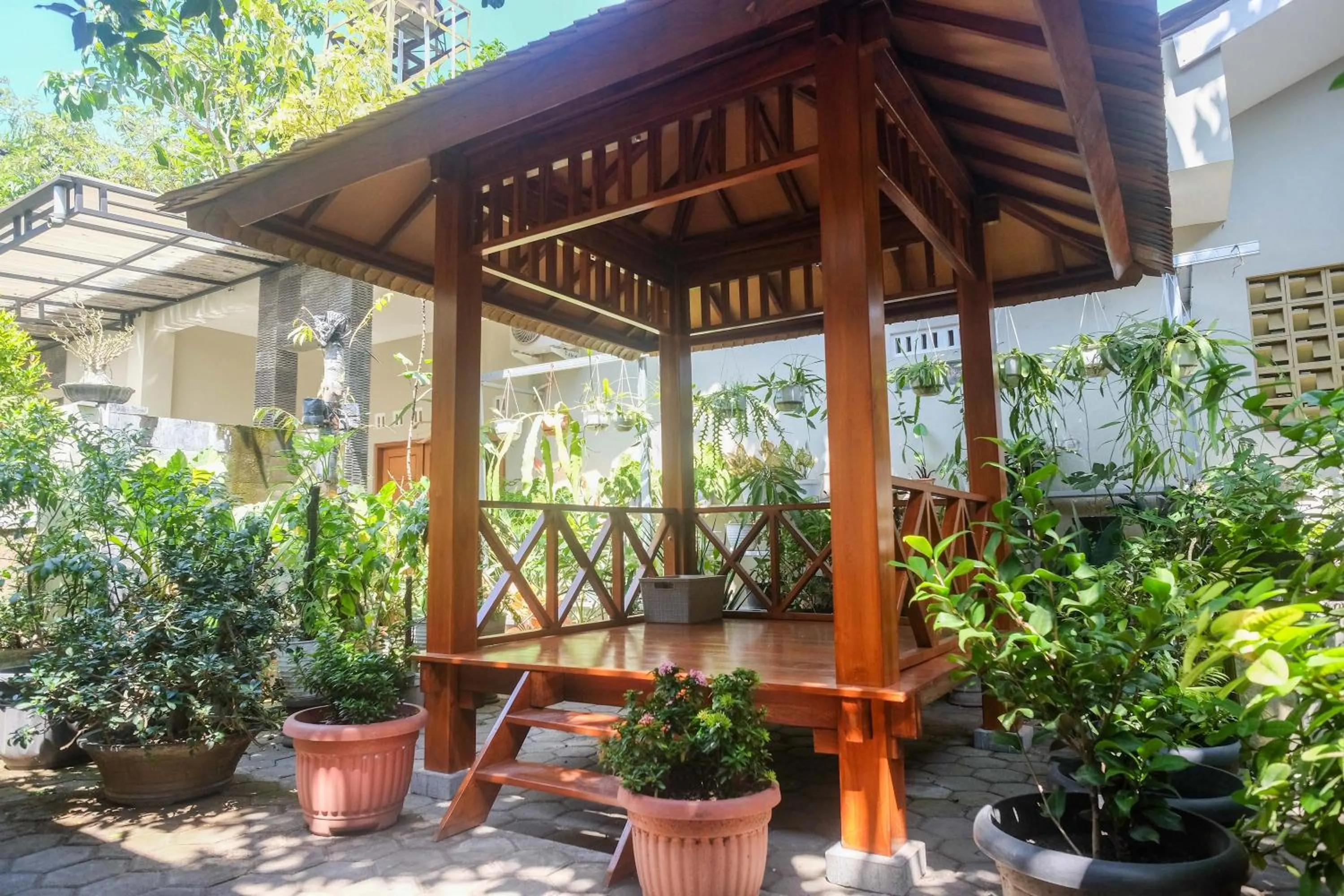 Patio in RedDoorz Syariah near Pascasarjana UGM 3