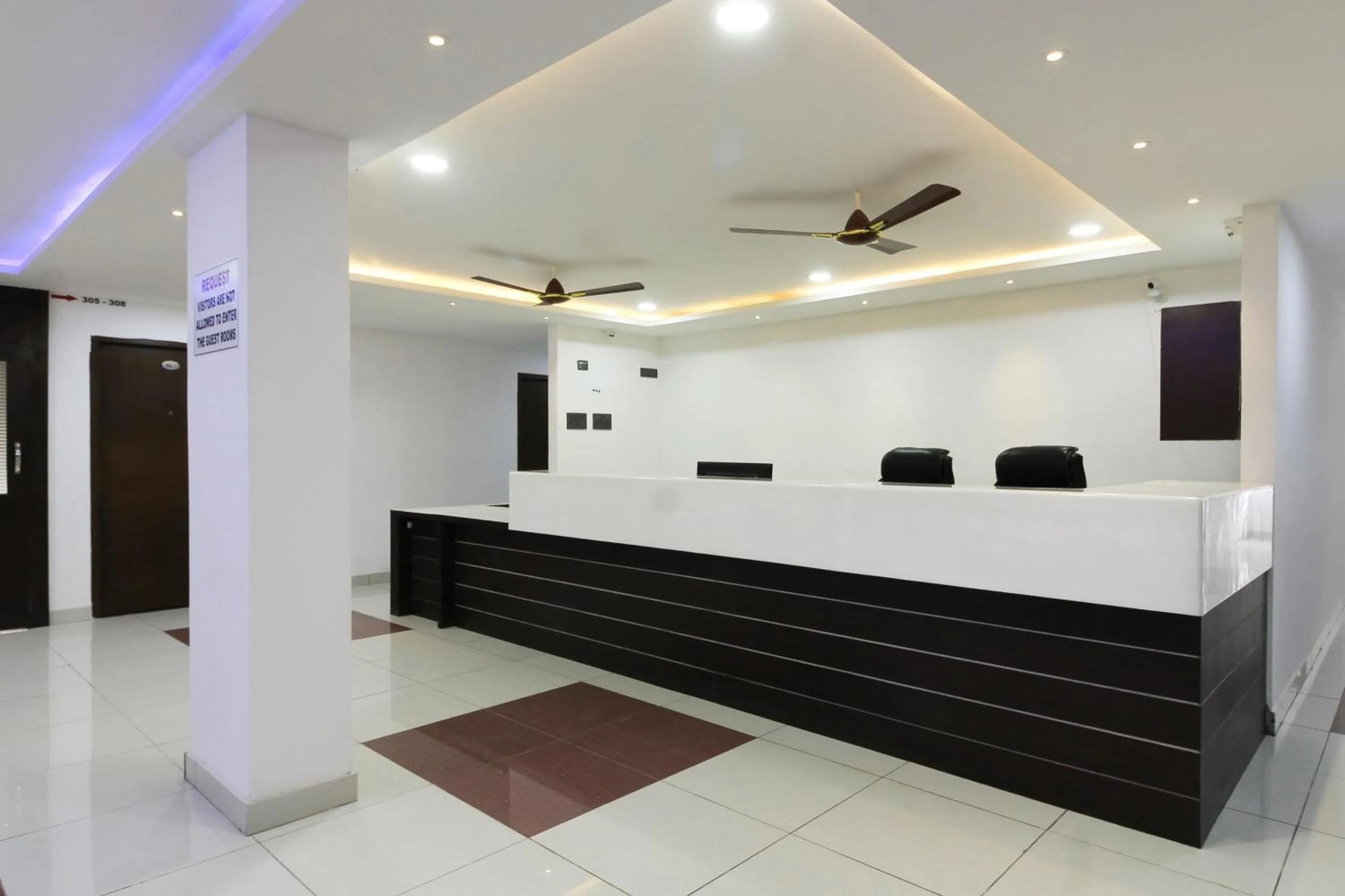 Lobby or reception in Super Collection O Mythri Hotel Near By ECIL, AS RAO Nagar, Sainikpuri
