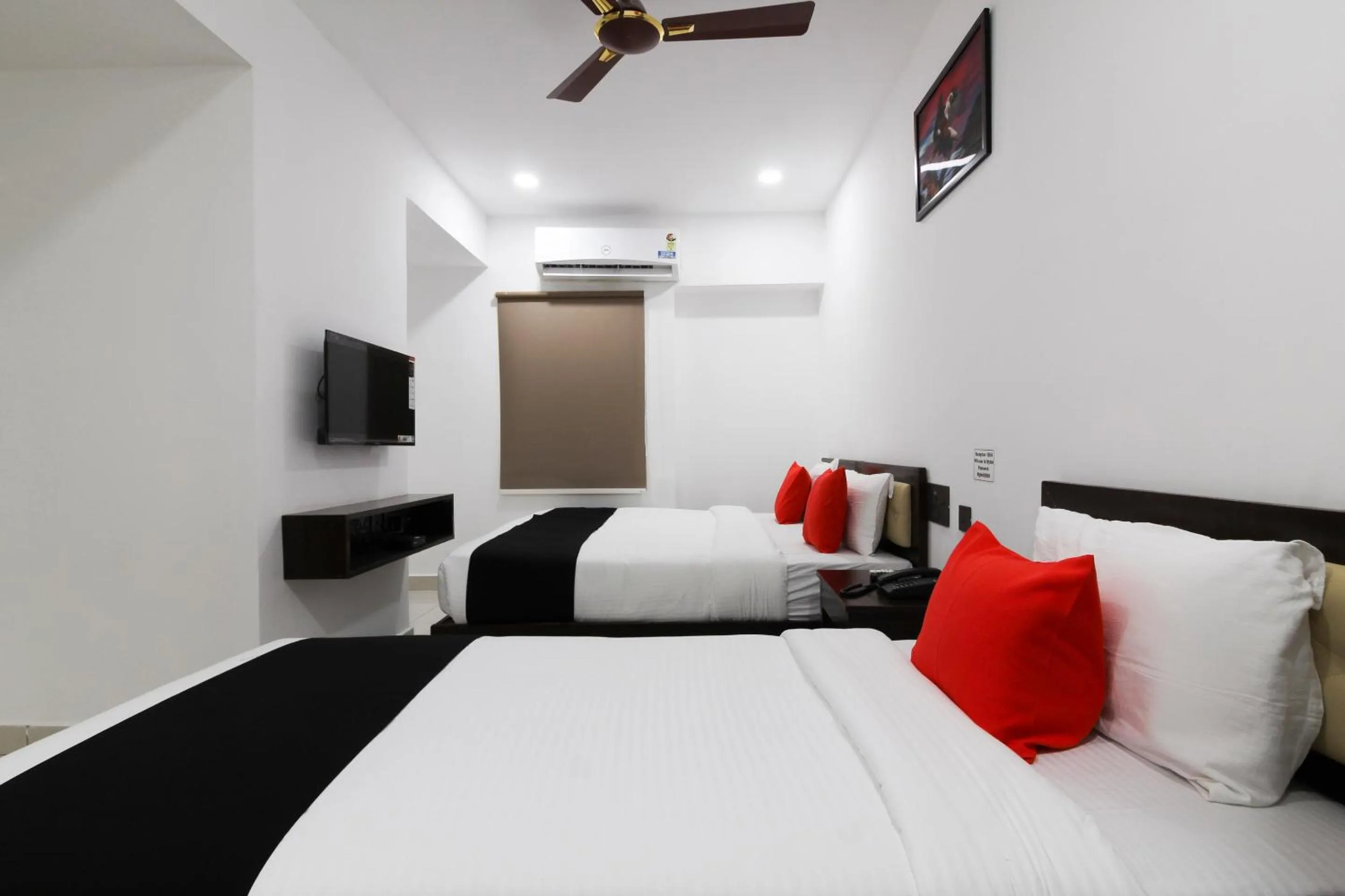 Bedroom, Bed in Super Collection O Mythri Hotel Near By ECIL, AS RAO Nagar, Sainikpuri