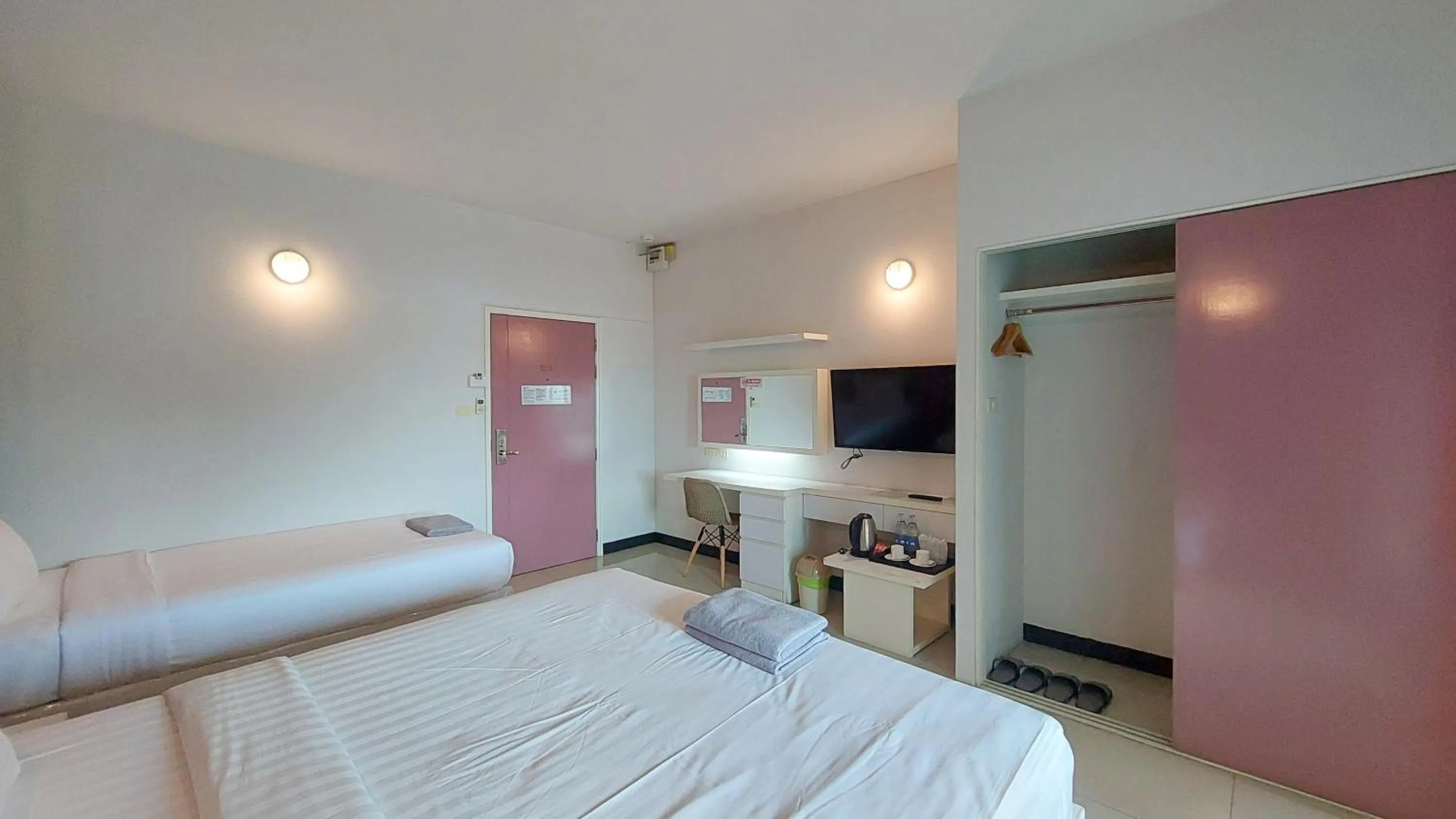 TV and multimedia, Bed in Fullroom 77 Srinakarin