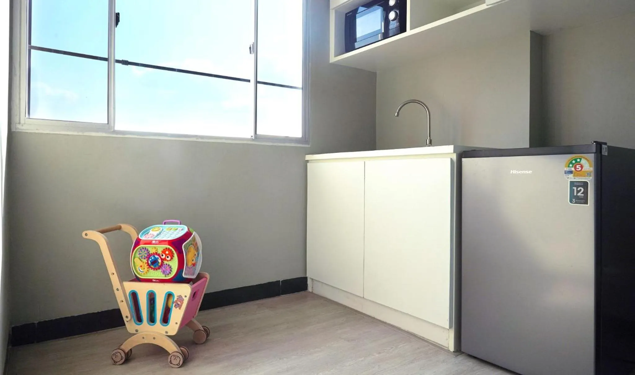 Kitchen or kitchenette in Fullroom 77 Srinakarin