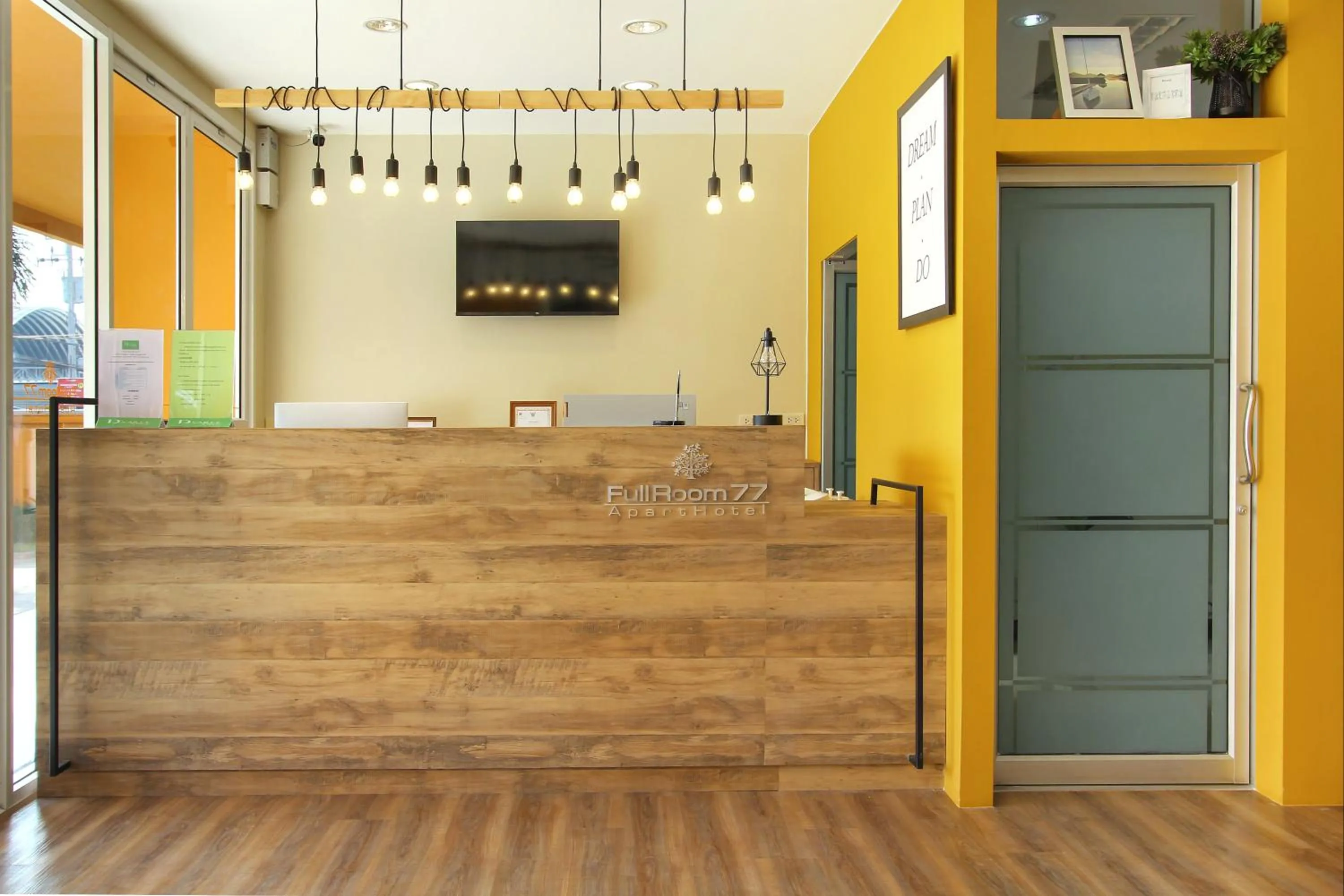 Lobby or reception in Fullroom 77 Srinakarin