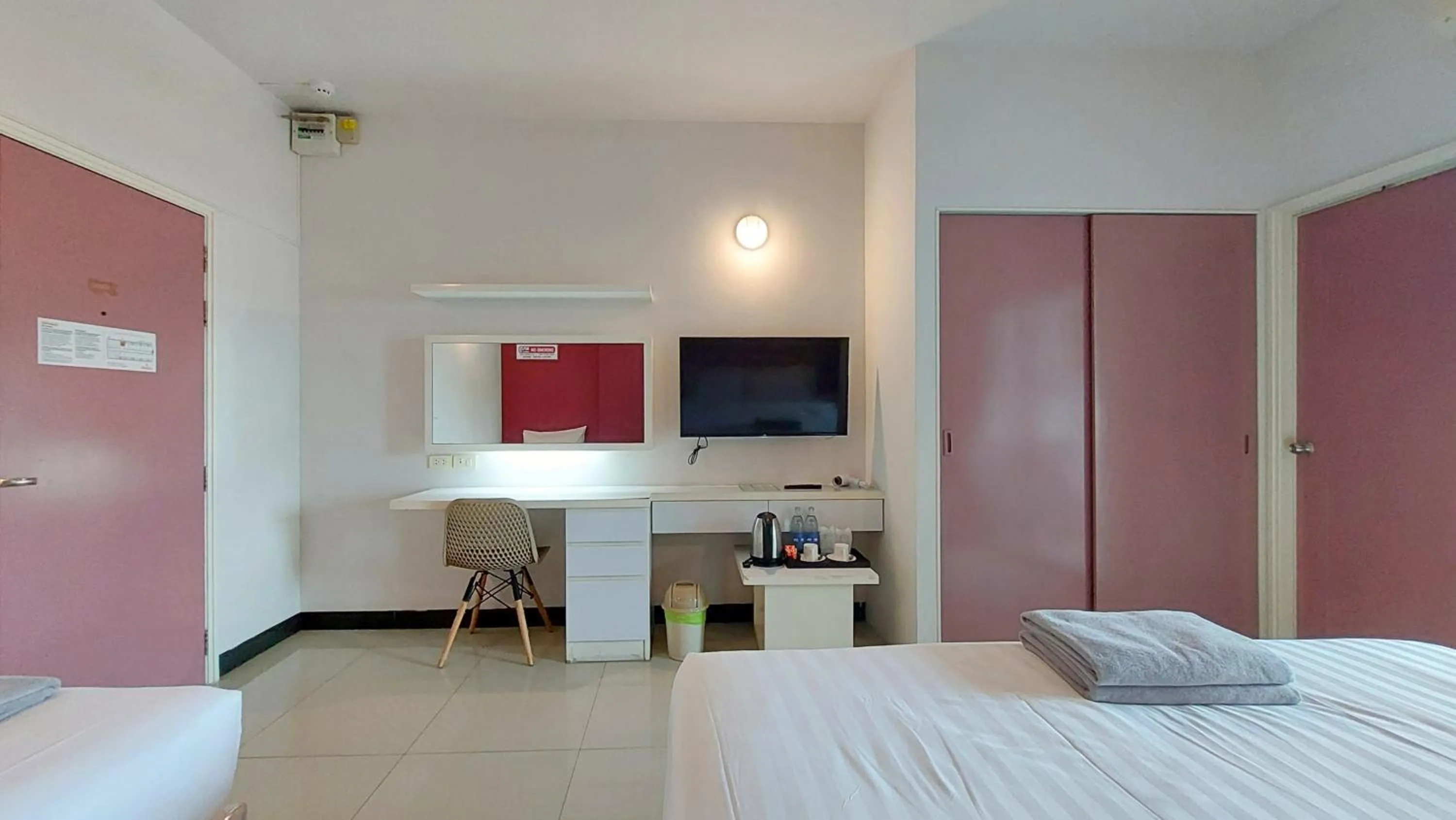 Bed in Fullroom 77 Srinakarin