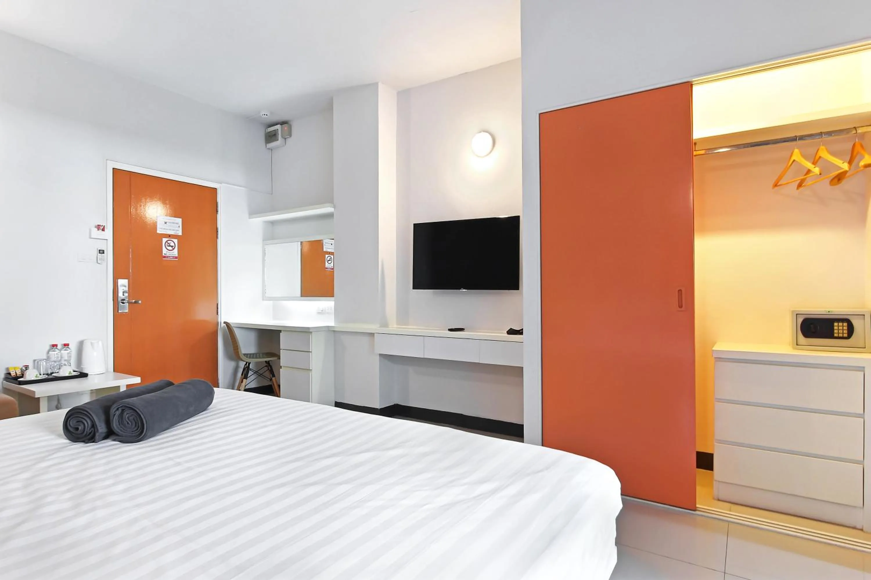 Bed in Fullroom 77 Srinakarin