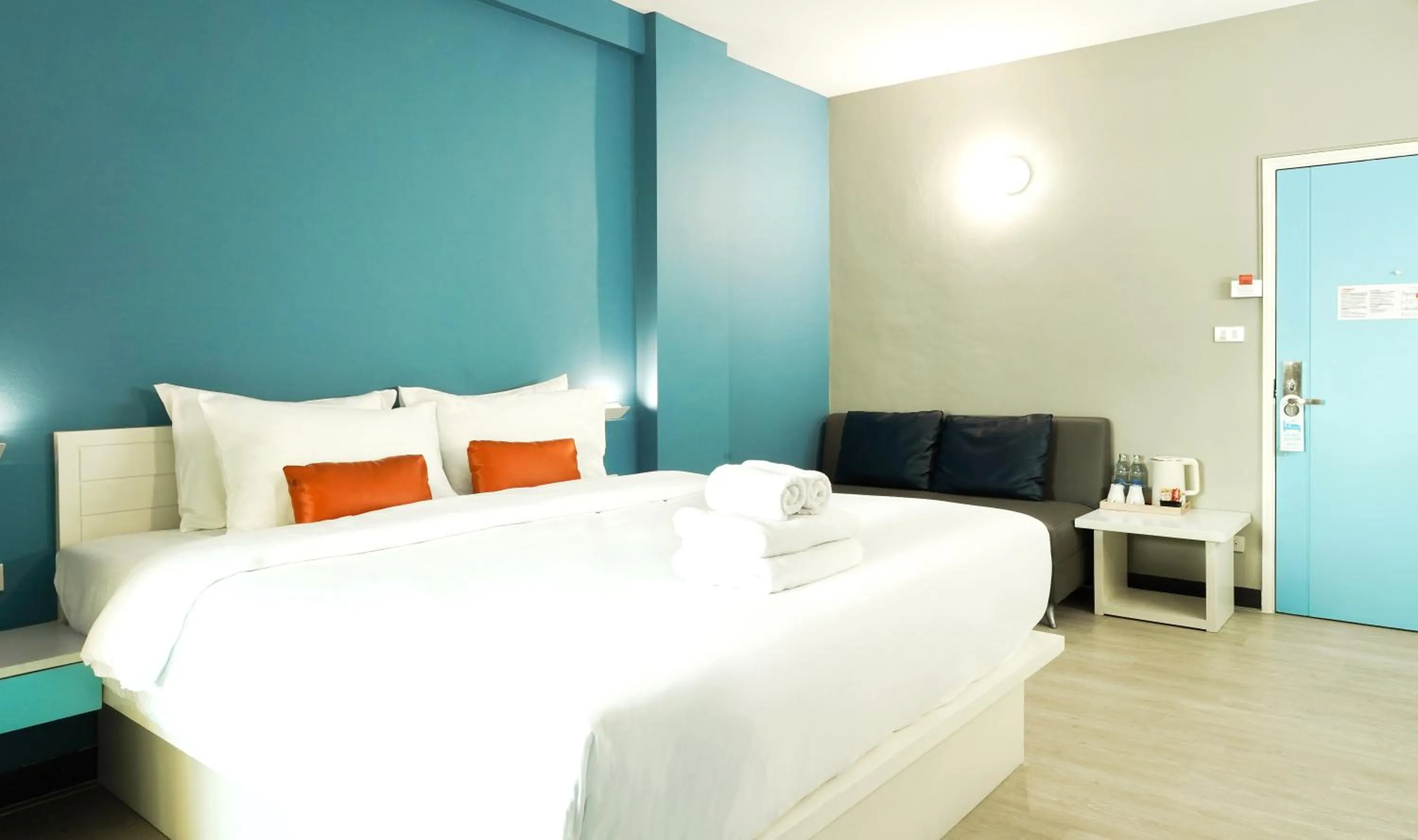 Bed in Fullroom 77 Srinakarin