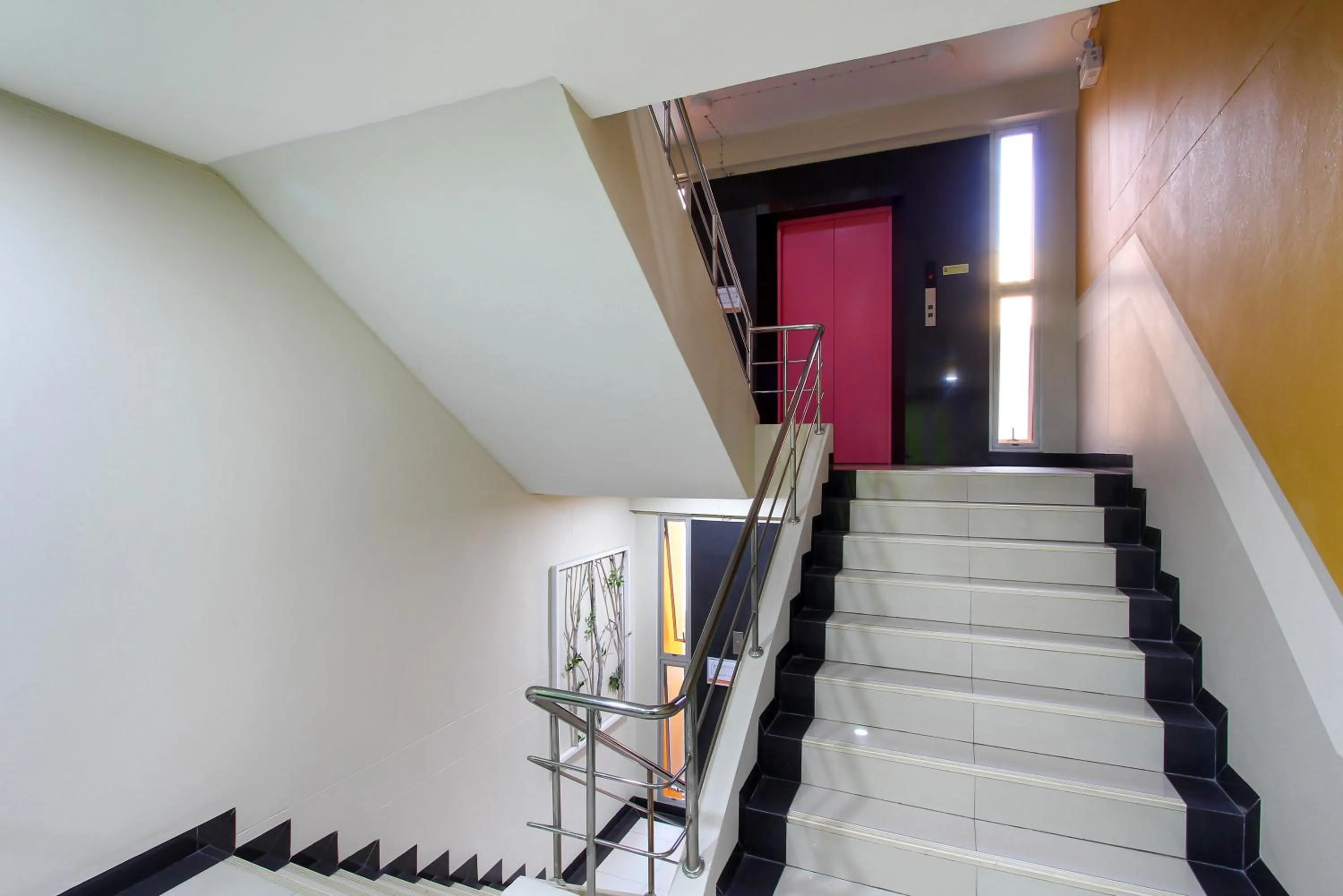 Property building in Fullroom 77 Srinakarin