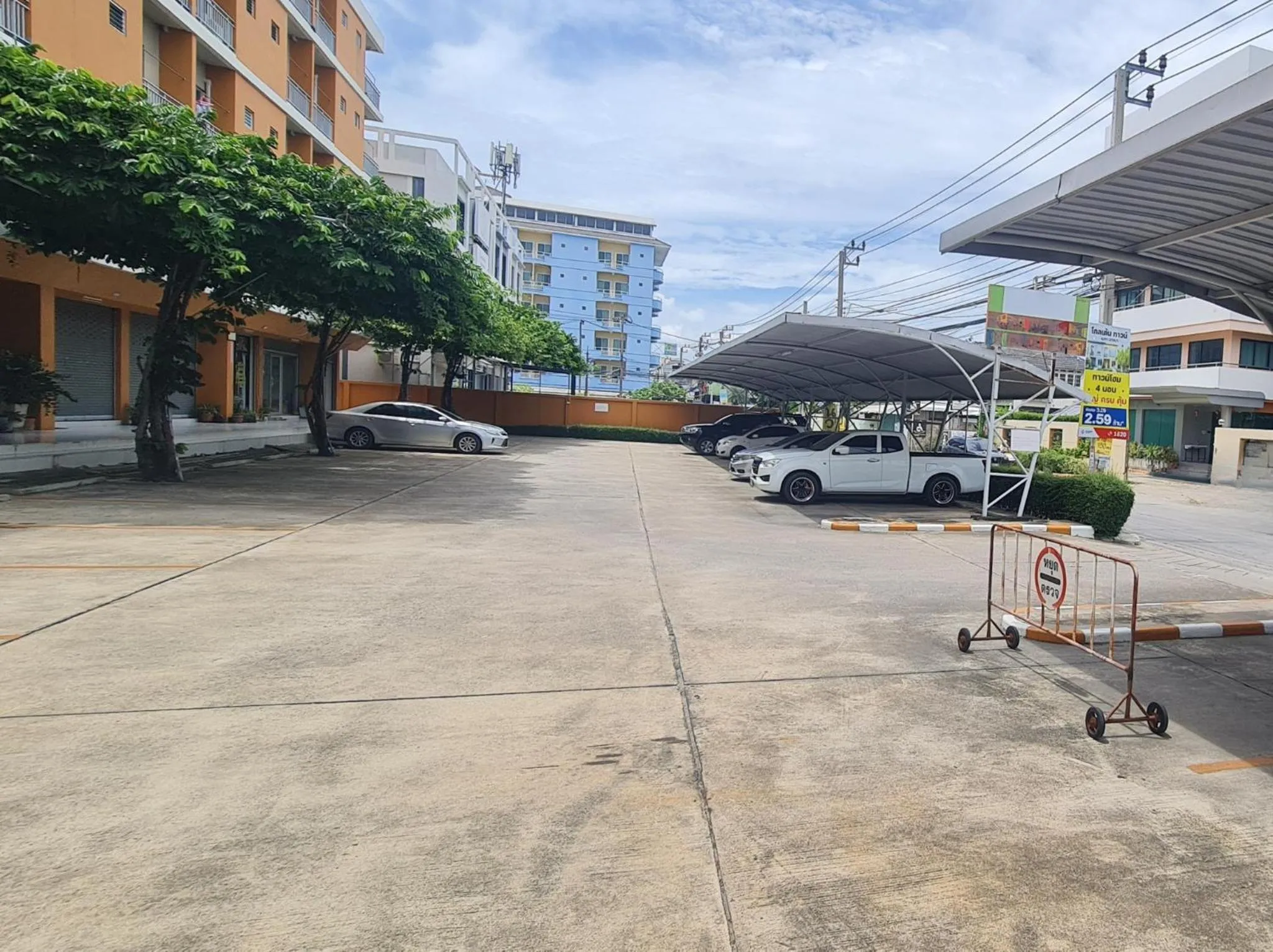 Parking in Fullroom 77 Srinakarin