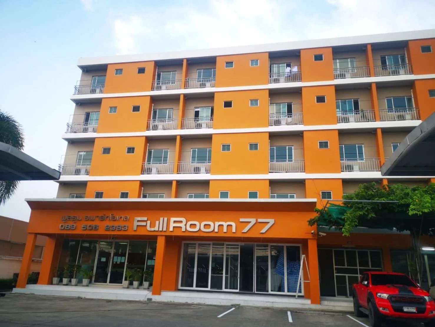 Property building in Fullroom 77 Srinakarin