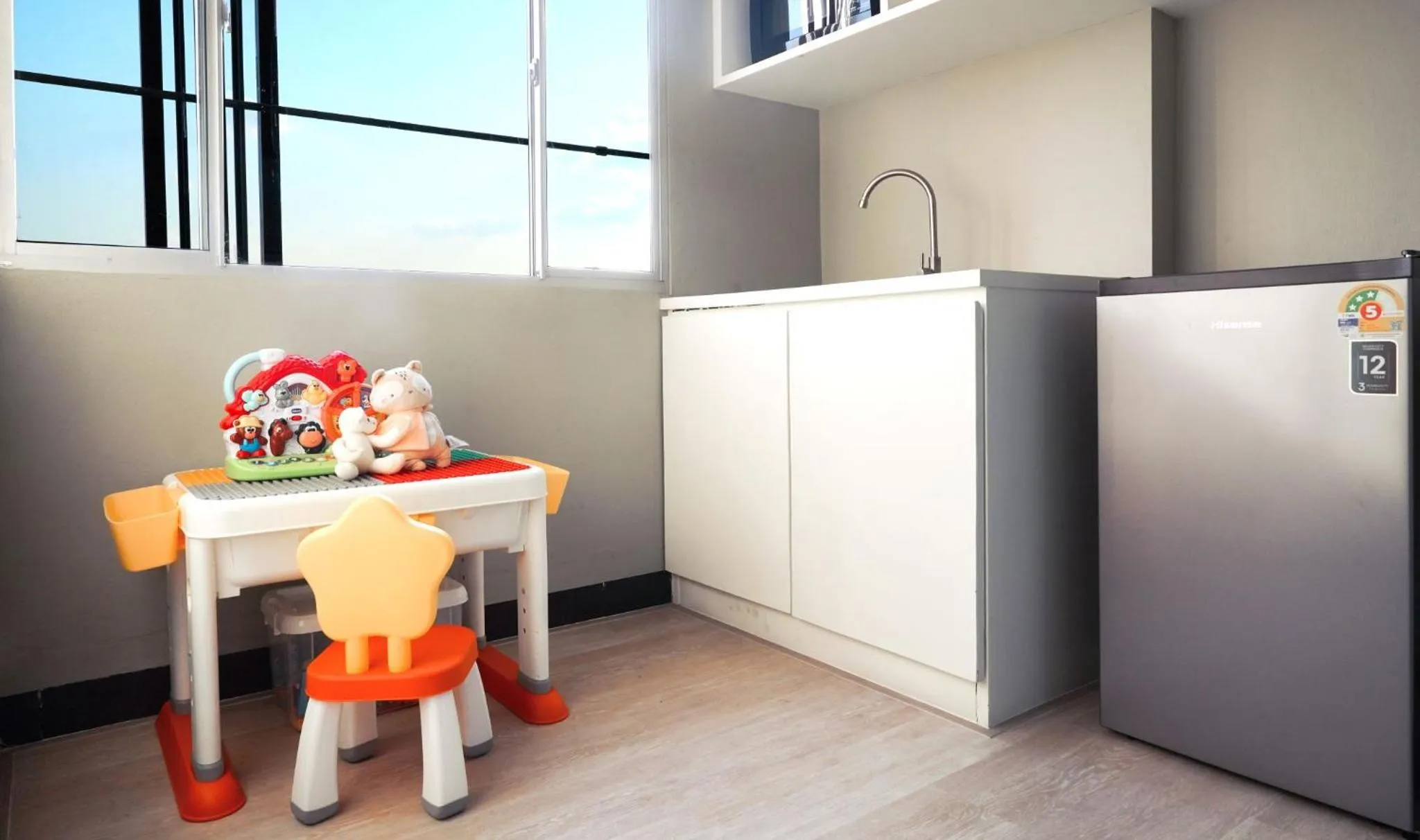 Dining area in Fullroom 77 Srinakarin