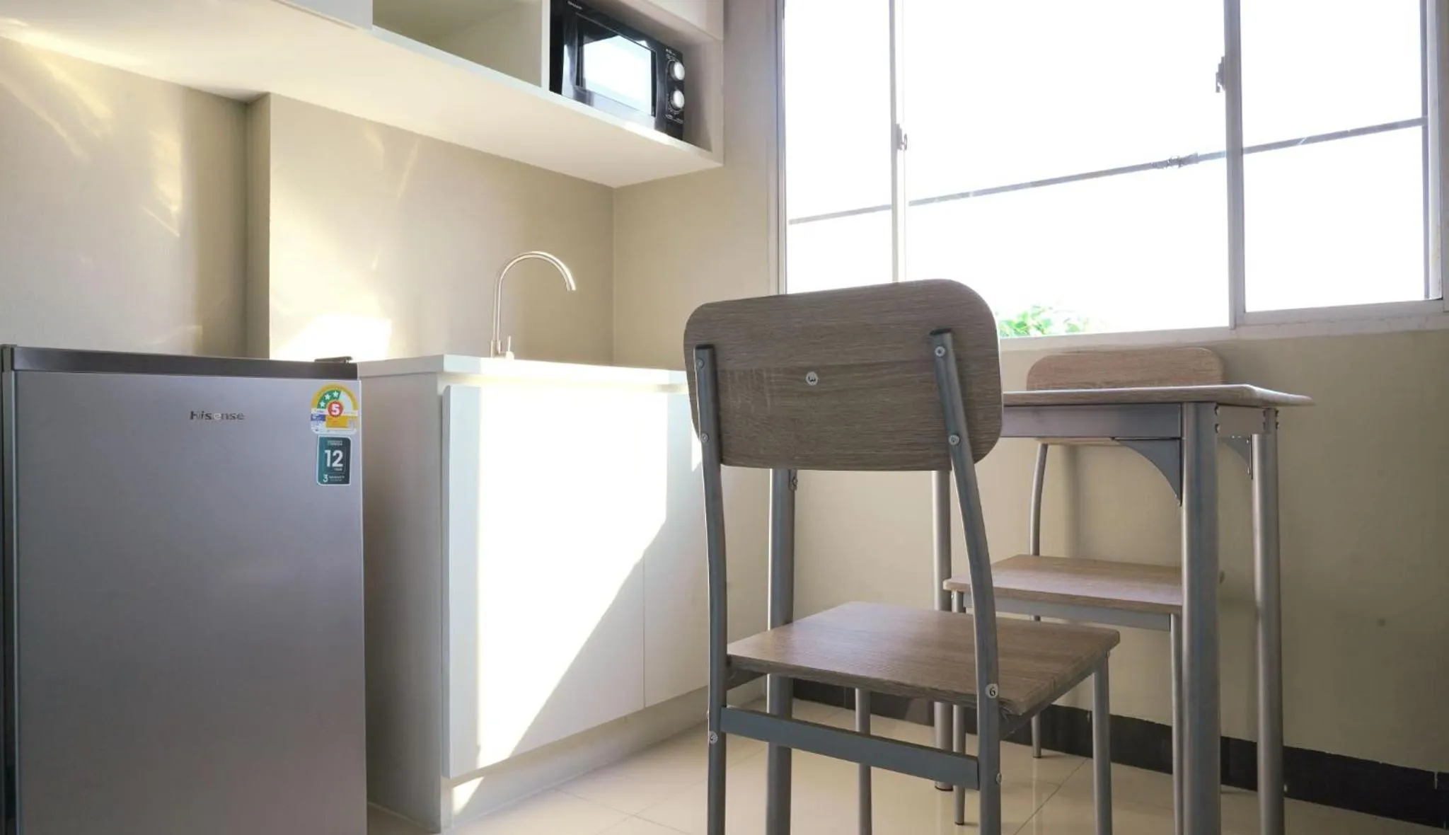 Dining area in Fullroom 77 Srinakarin