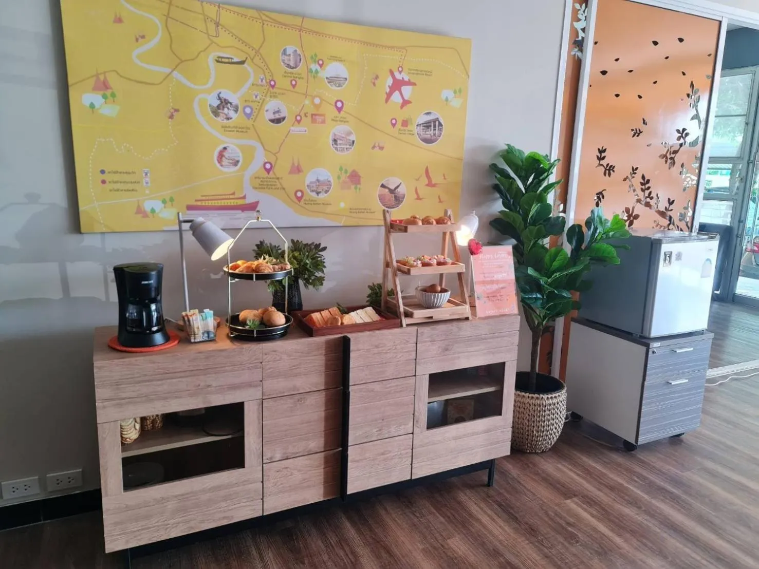 Food and drinks in Fullroom 77 Srinakarin