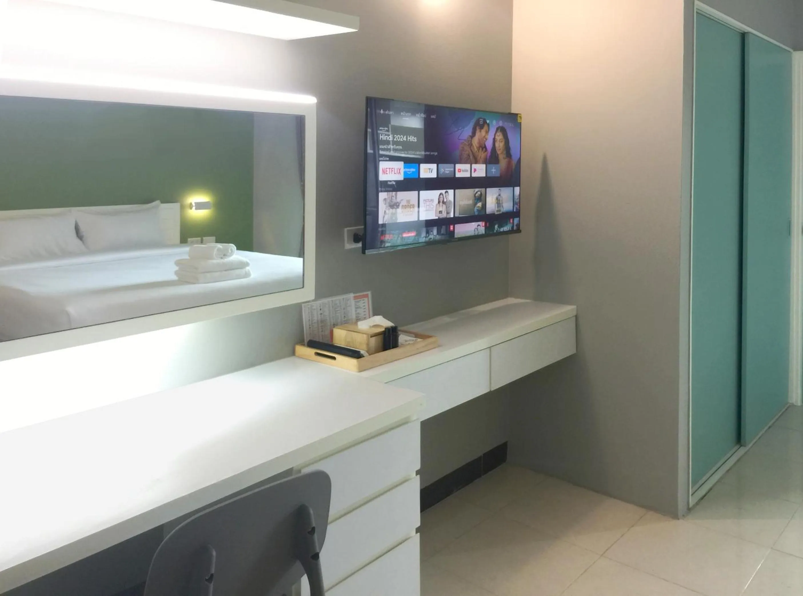 TV and multimedia in Fullroom 77 Srinakarin