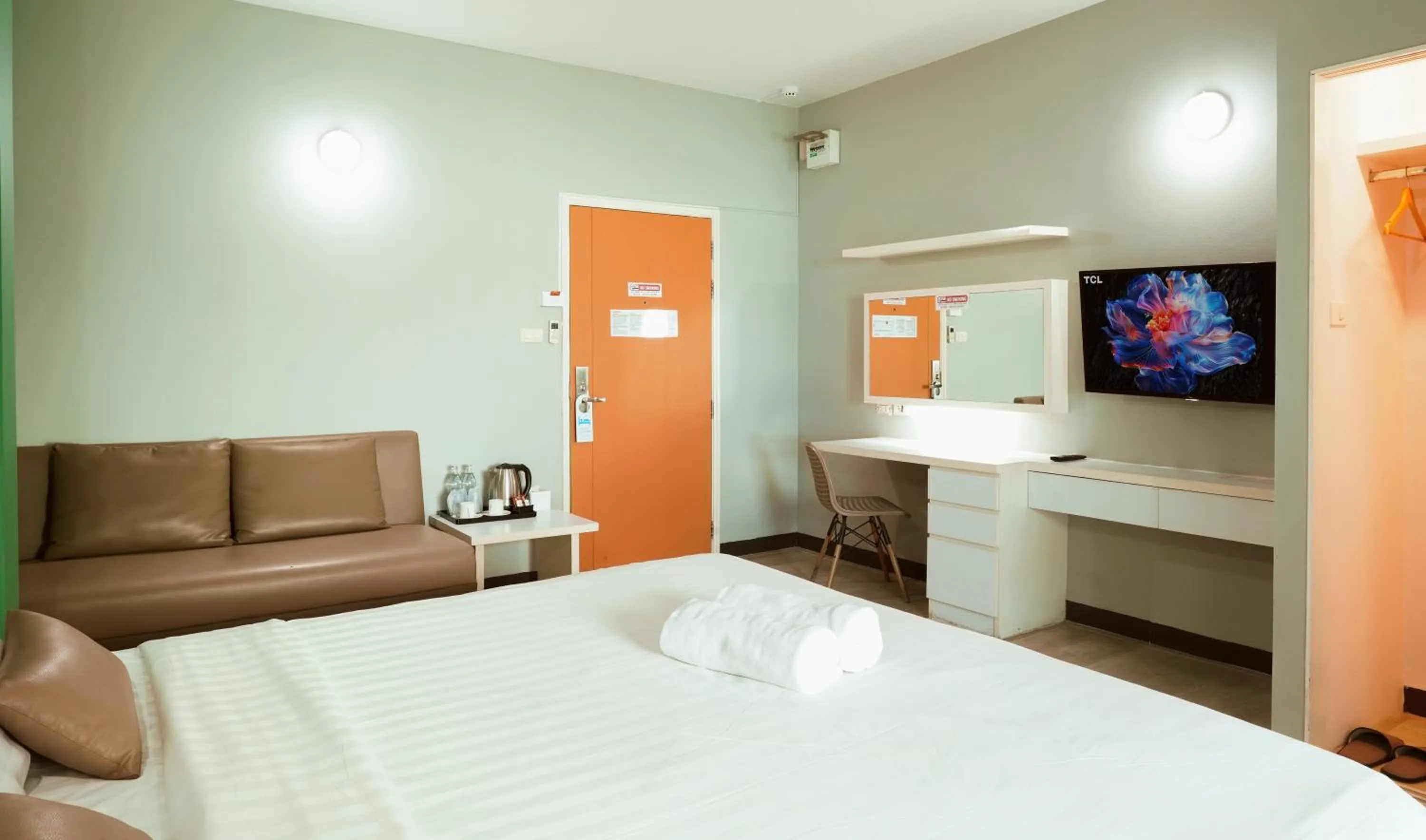 Bed in Fullroom 77 Srinakarin