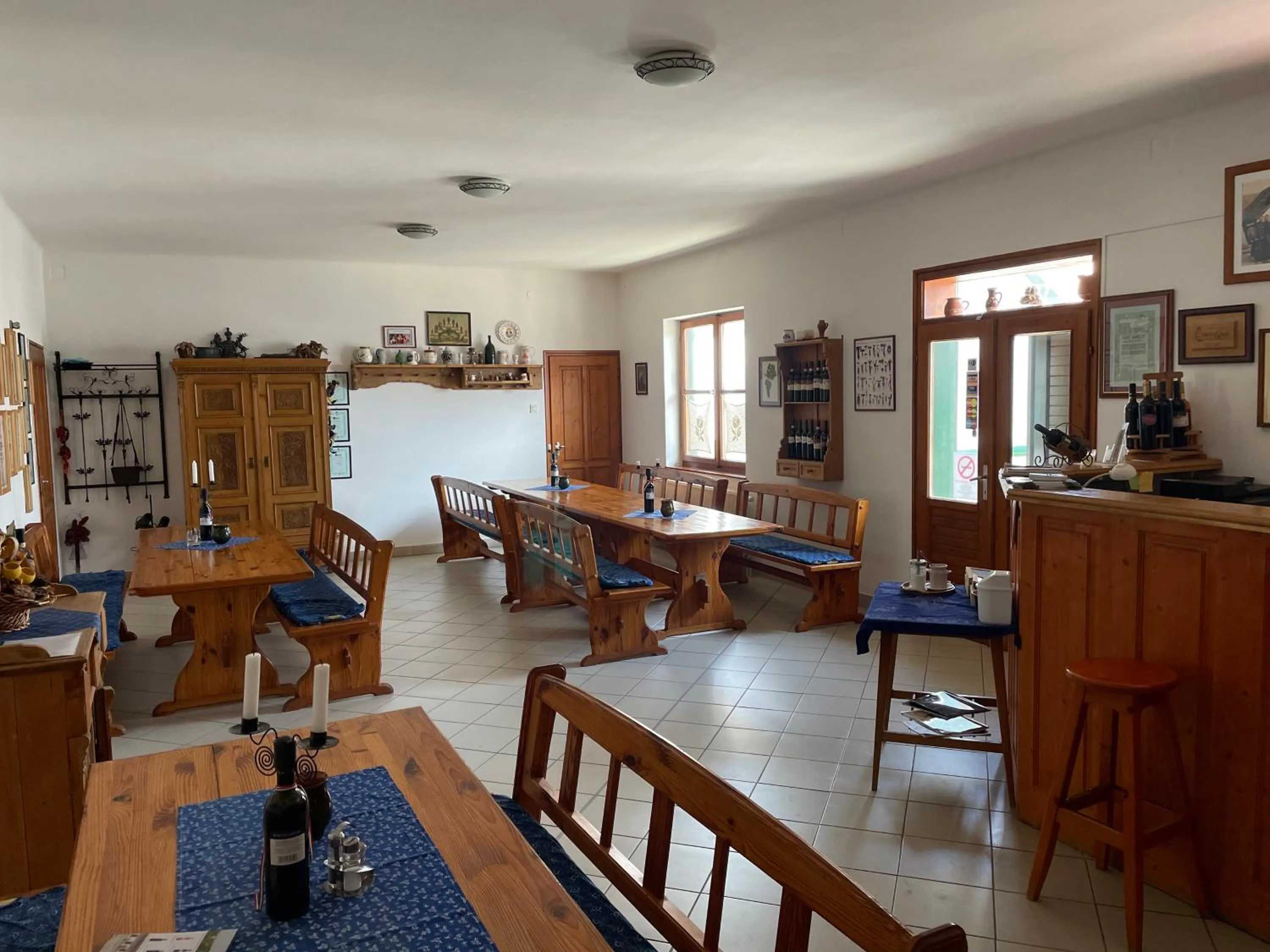 Restaurant/places to eat in Mayer Pince Panzió