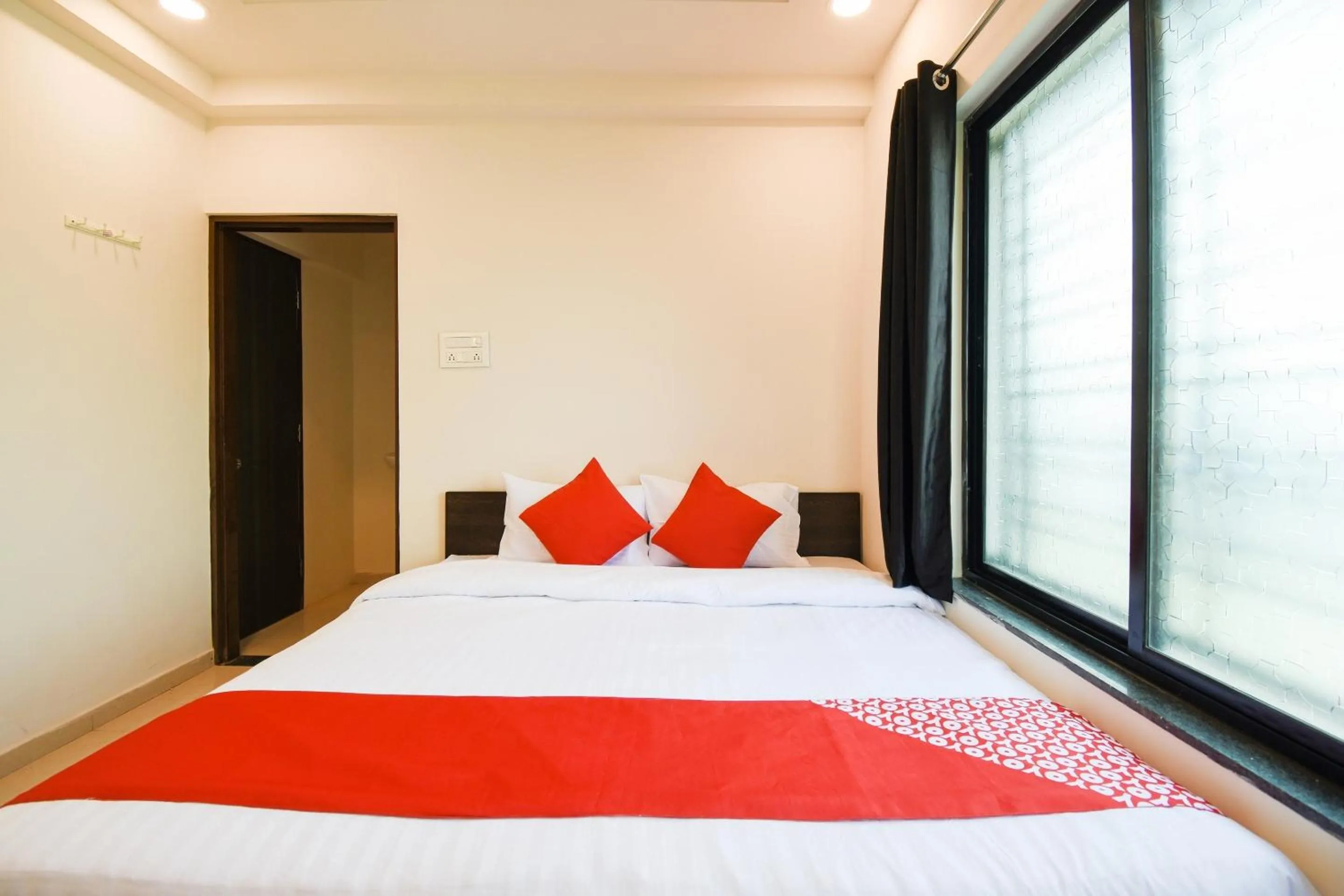 Bedroom, Bed in Collection O White House Regency