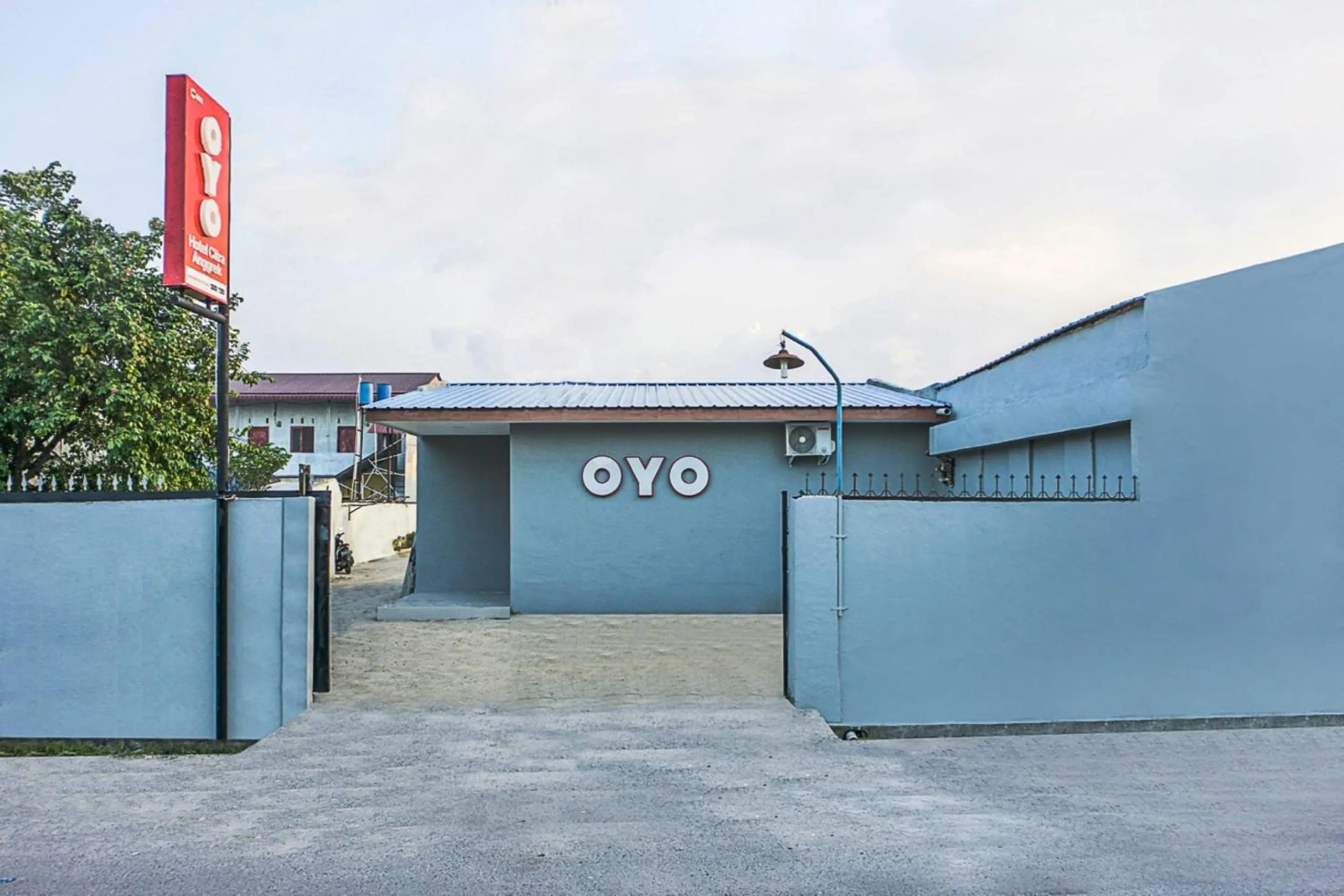 Facade/entrance in Hotel O Citra Anggrek