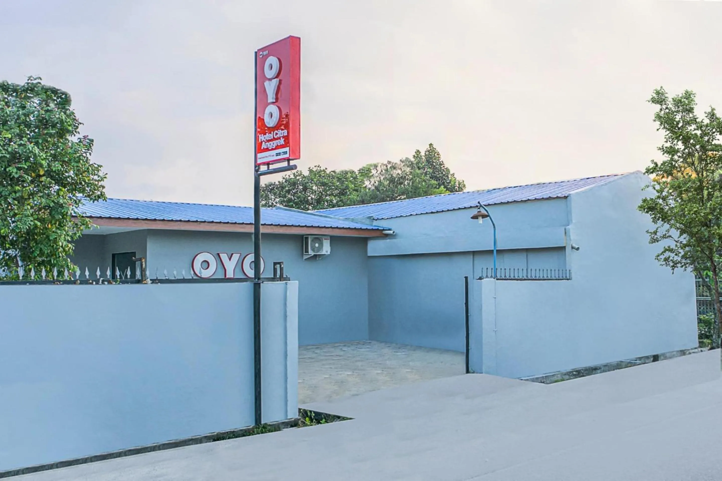 Facade/entrance in Hotel O Citra Anggrek