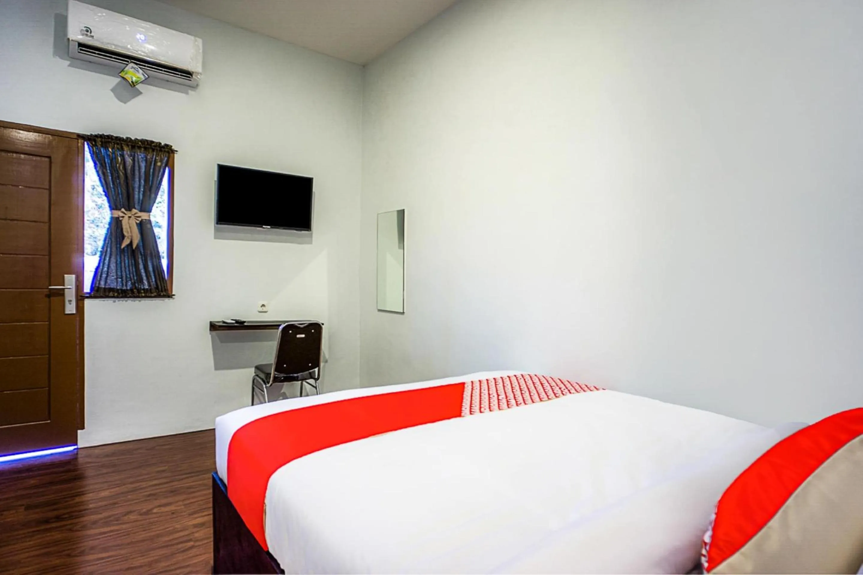 Bedroom, Bed in Hotel O Citra Anggrek