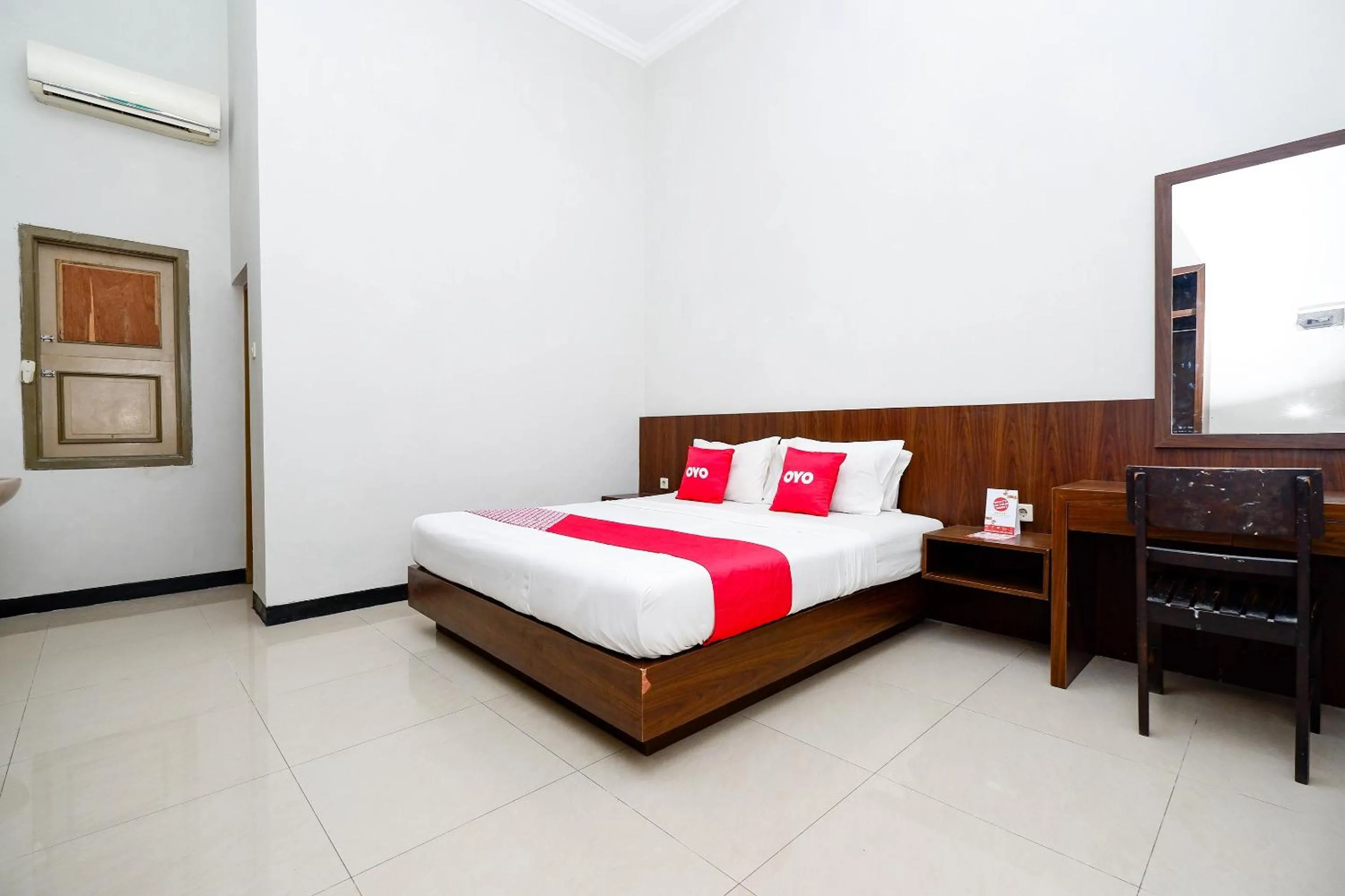 Bedroom in Super OYO 2436 Hotel Kencana