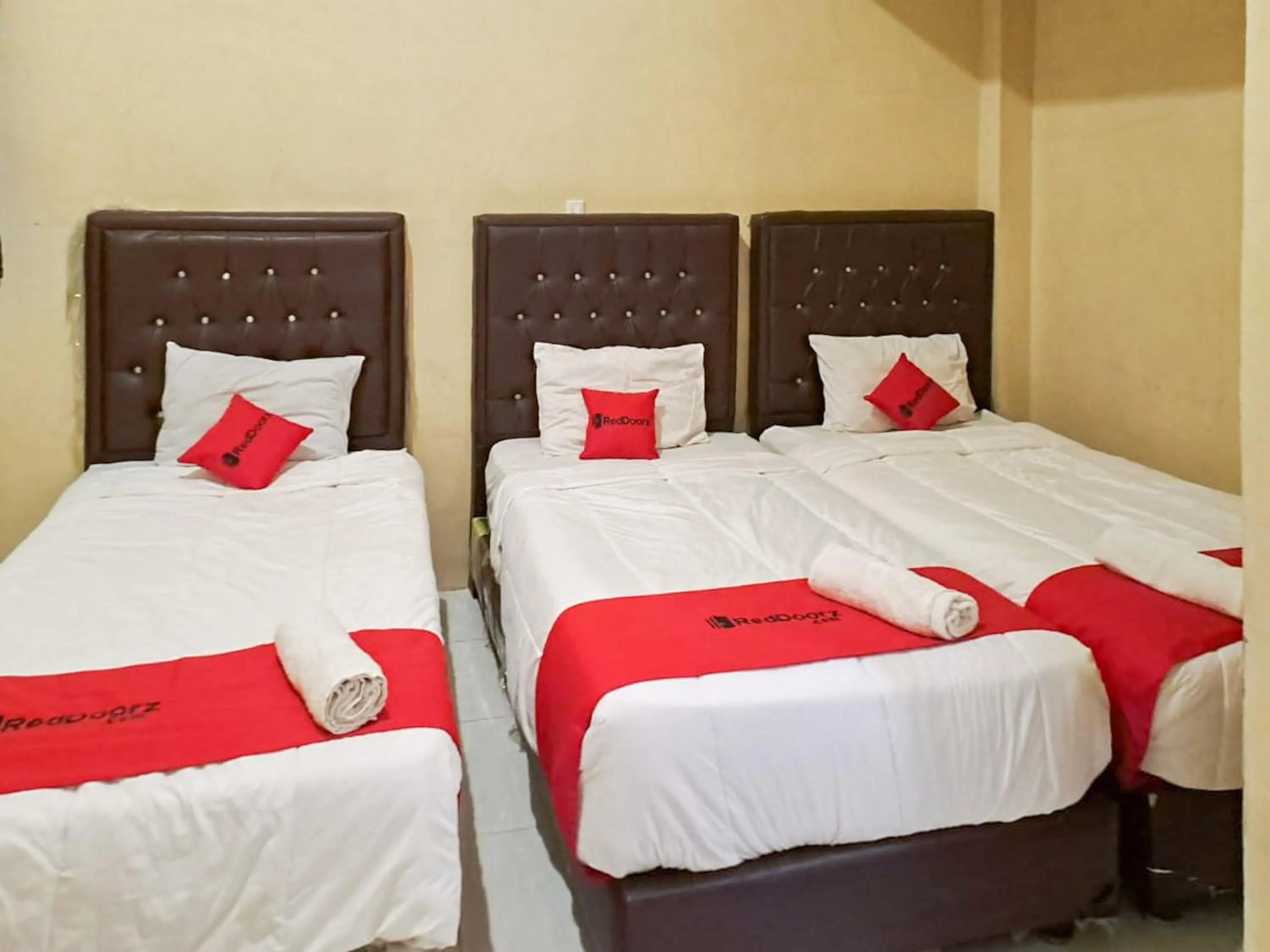 Bed in RedDoorz Syariah At Harley Hotel Sabang