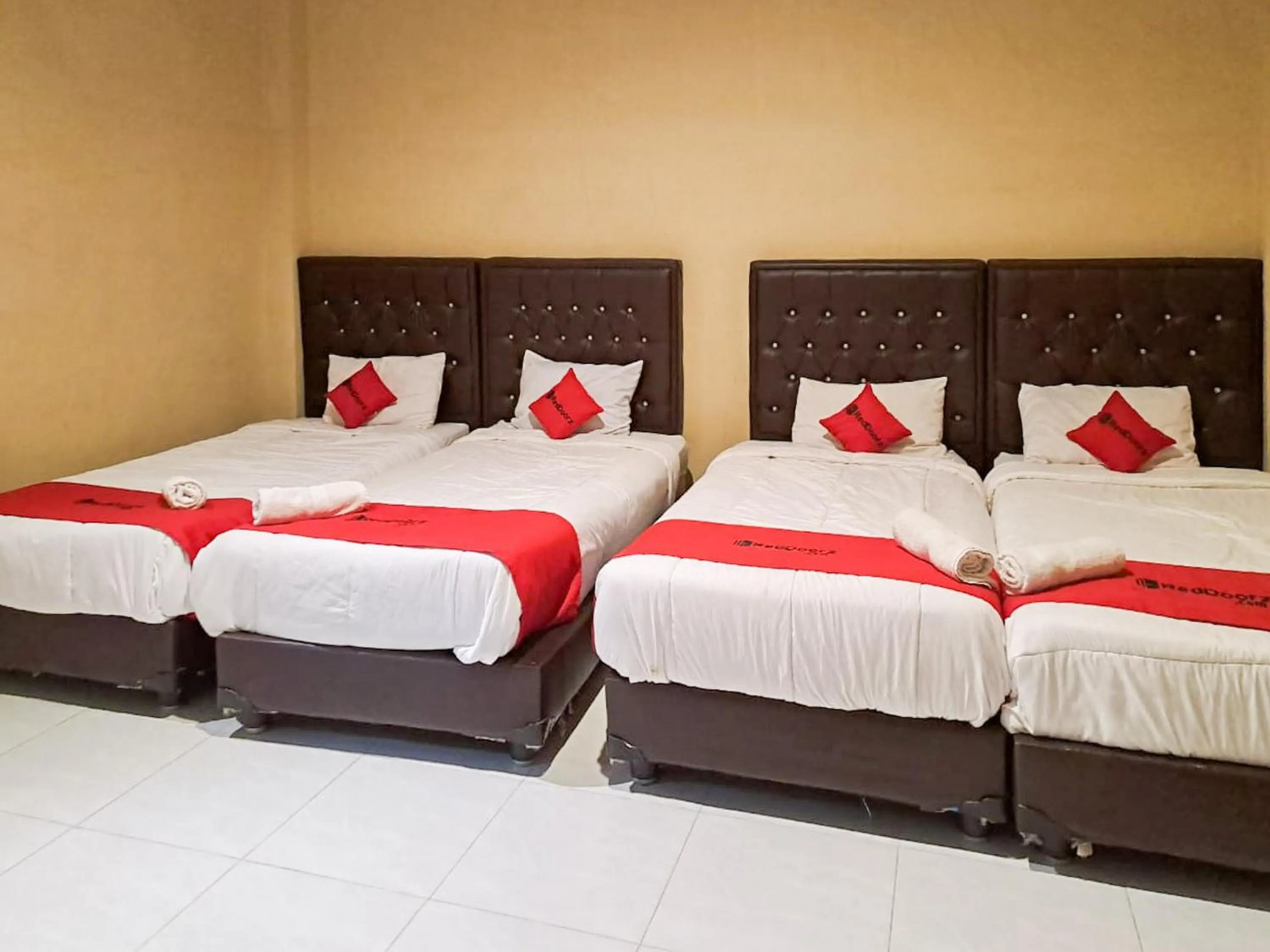 Bed in RedDoorz Syariah At Harley Hotel Sabang